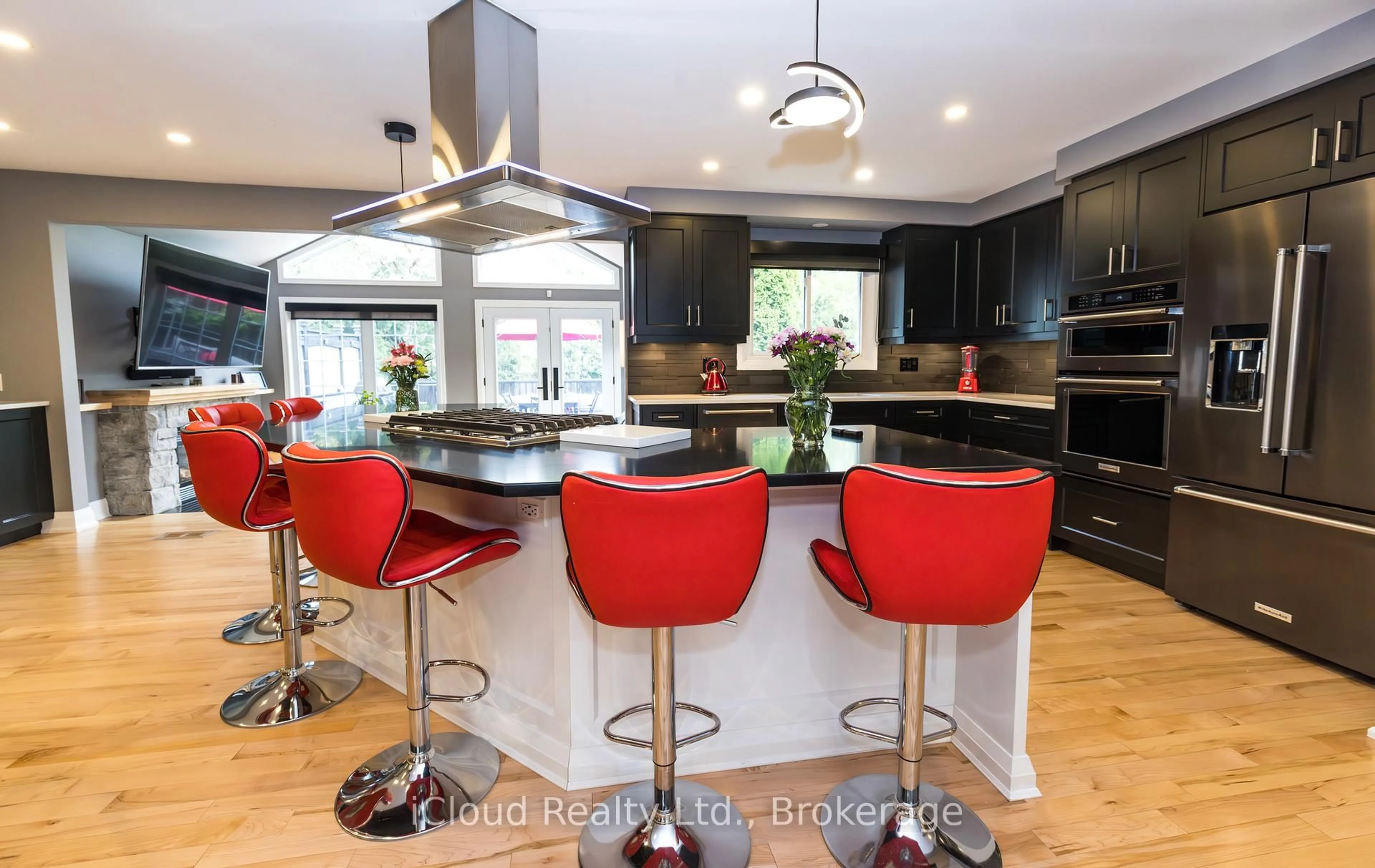 Contemporary kitchen, unknown for 2183 Sandringham Dr, Burlington Ontario L7P 3E7