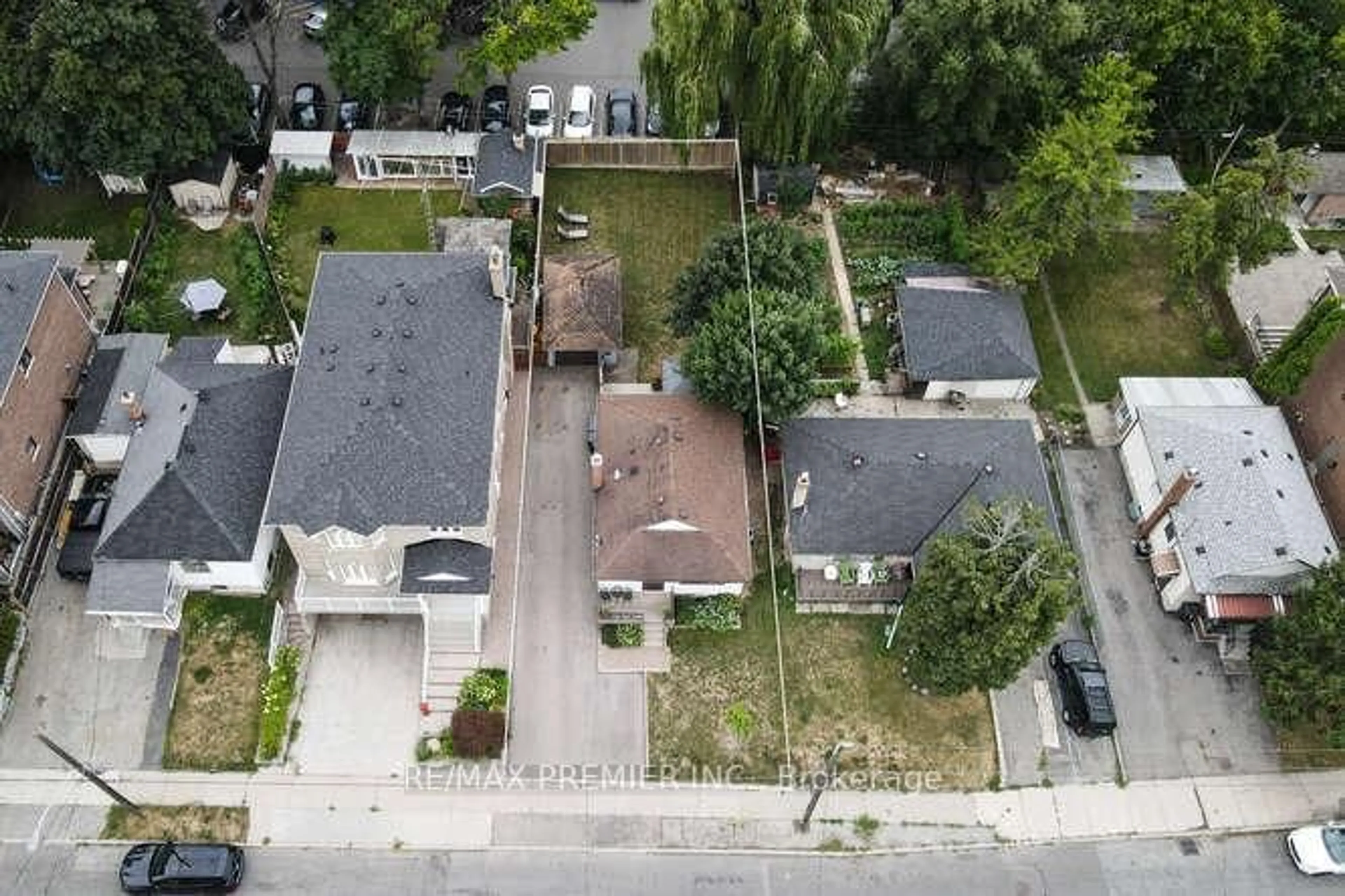A pic from outside/outdoor area/front of a property/back of a property/a pic from drone, street for 1223 Glencairn Ave, Toronto Ontario M6B 2B6