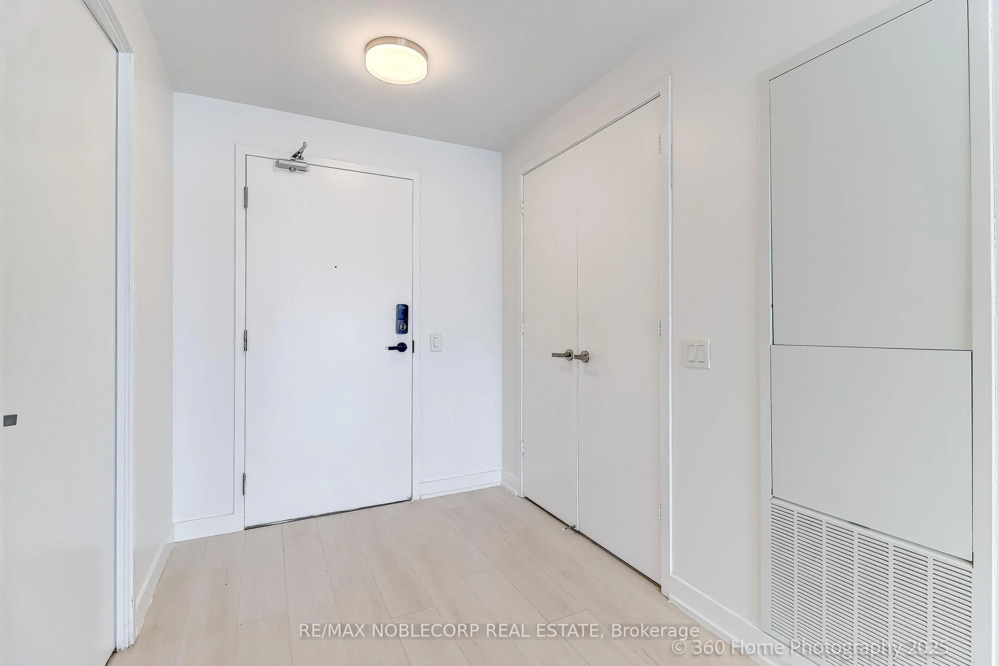 Unknown for 3900 Confederation Pkwy #2912, Mississauga Ontario L5B 0M3