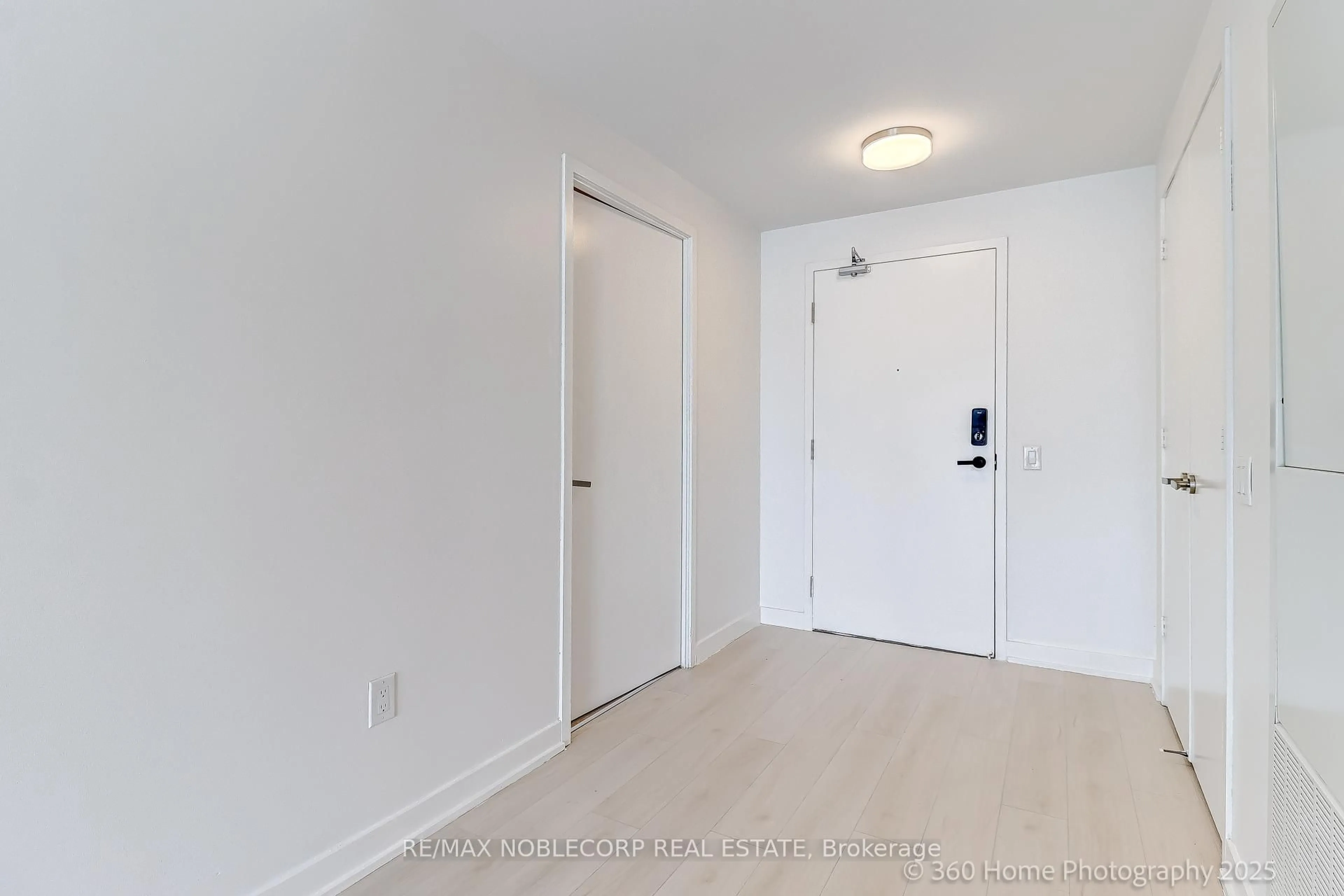 A pic of a room for 3900 Confederation Pkwy #2912, Mississauga Ontario L5B 0M3