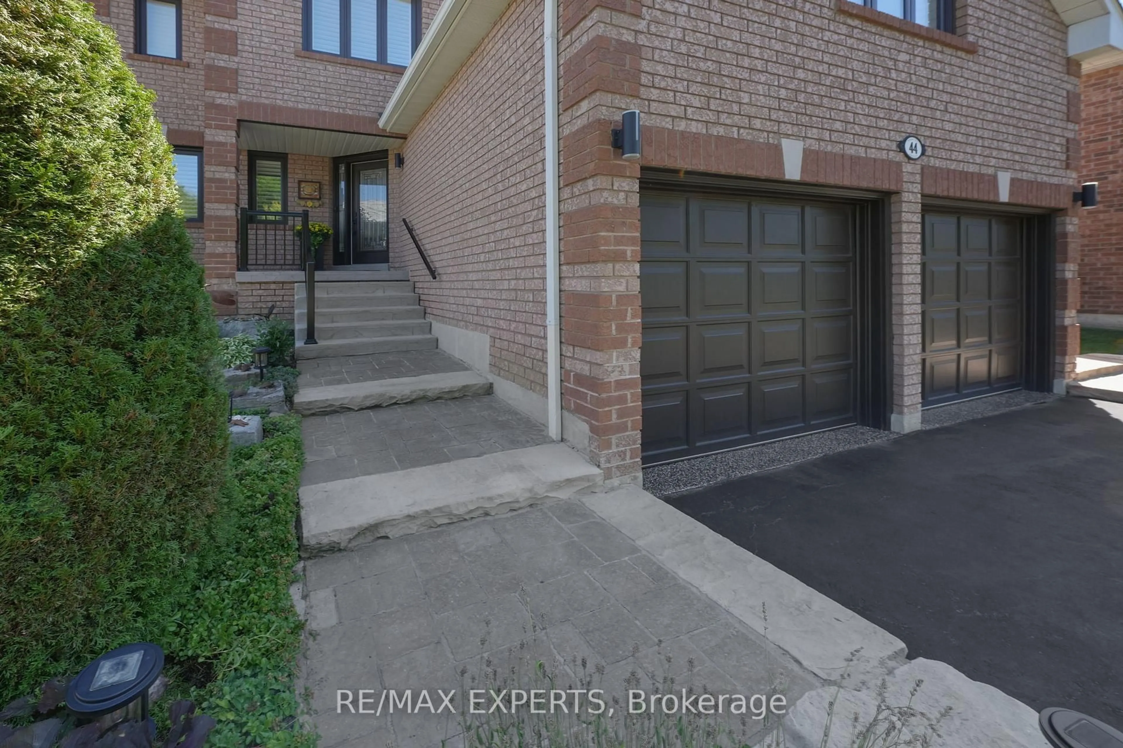 Unknown for 44 Sunkist Valley Rd, Caledon Ontario L7E 1T1