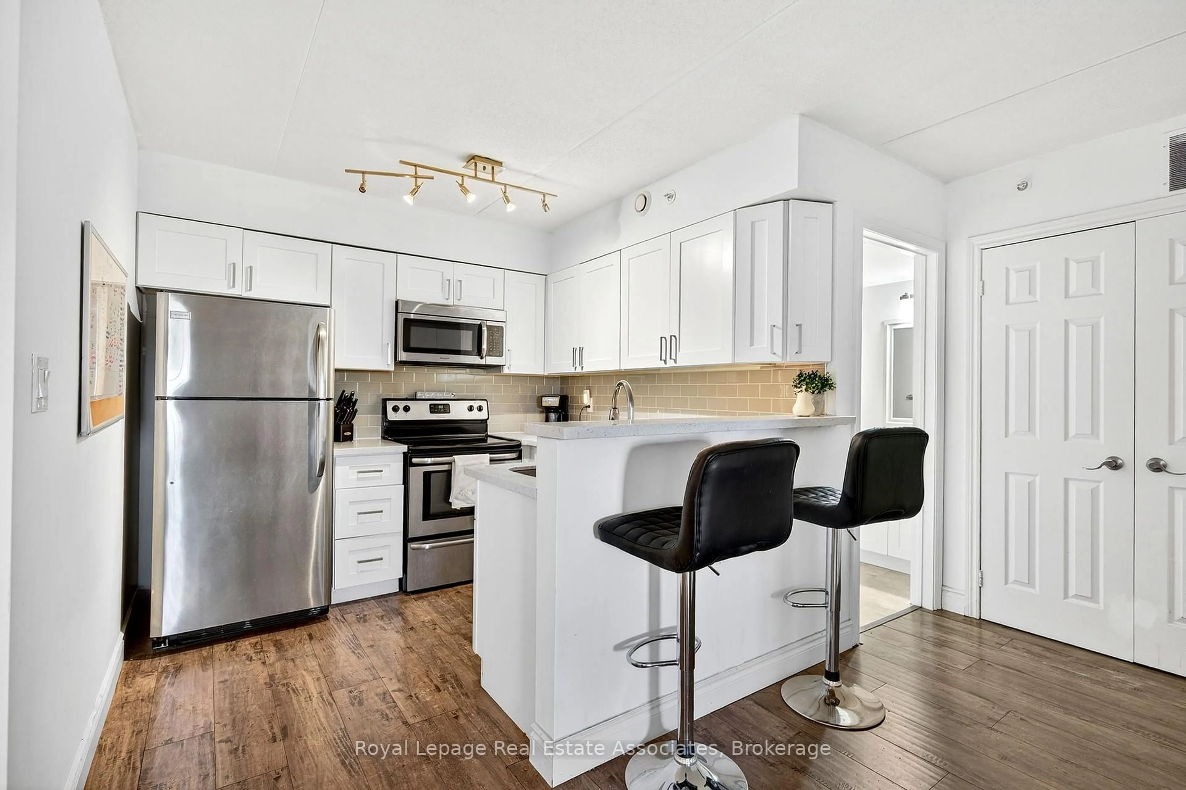 Open concept kitchen, unknown for 4005 Kilmer Dr #308, Burlington Ontario L7M 4M2