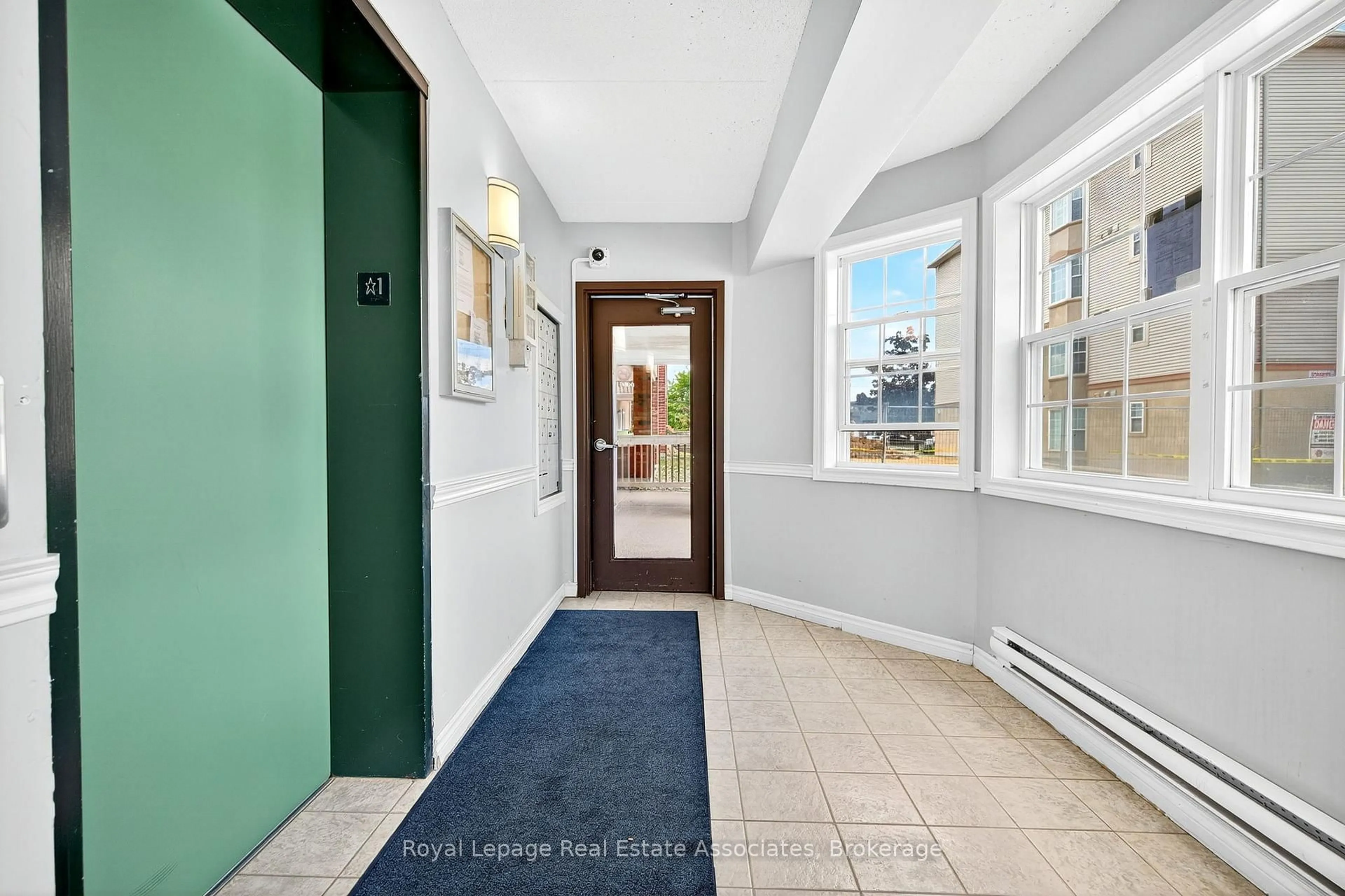 Indoor entryway for 4005 Kilmer Dr #308, Burlington Ontario L7M 4M2