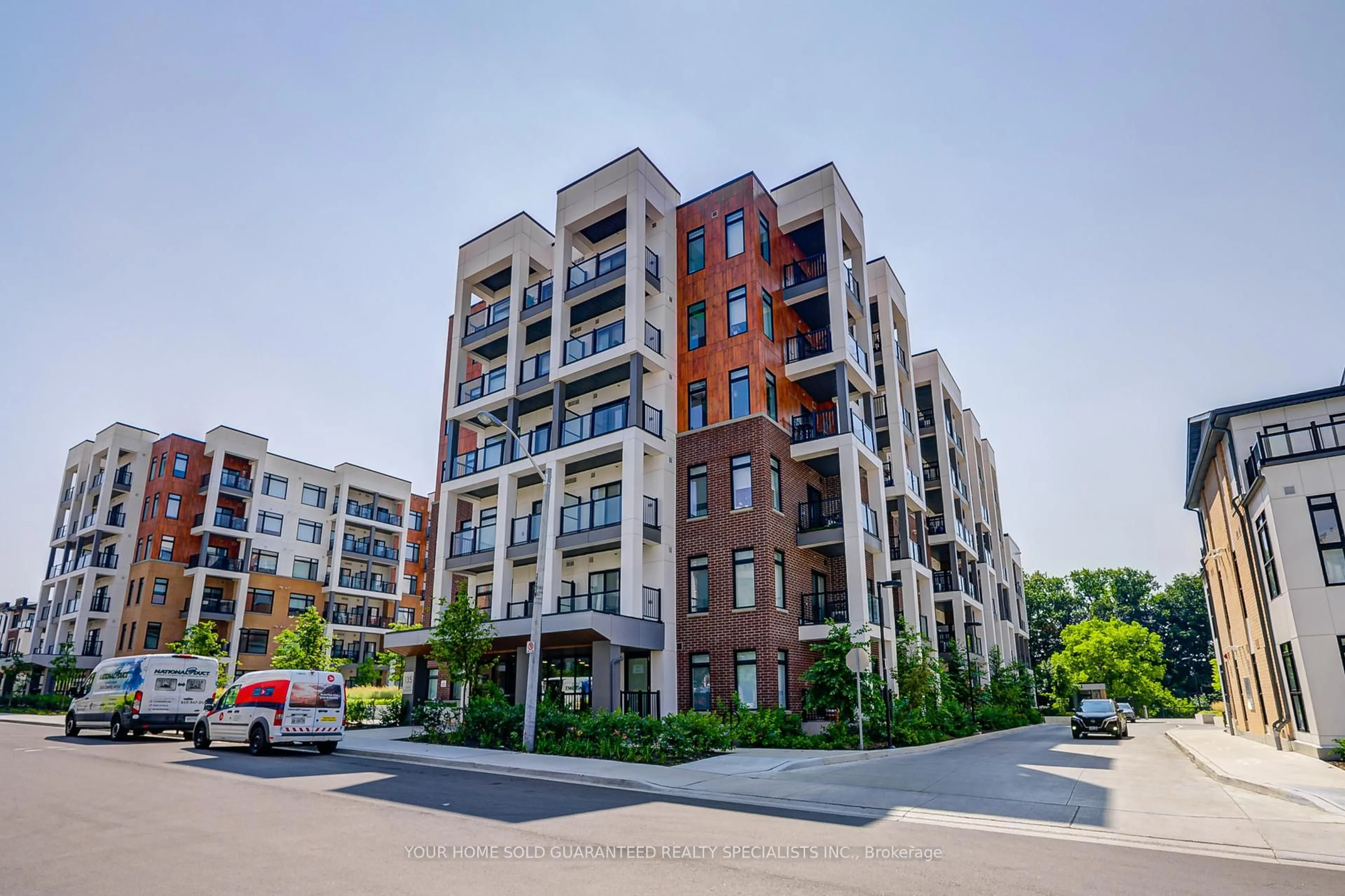 Unknown for 135 Canon Jackson Dr #302, Toronto Ontario M6M 0C3