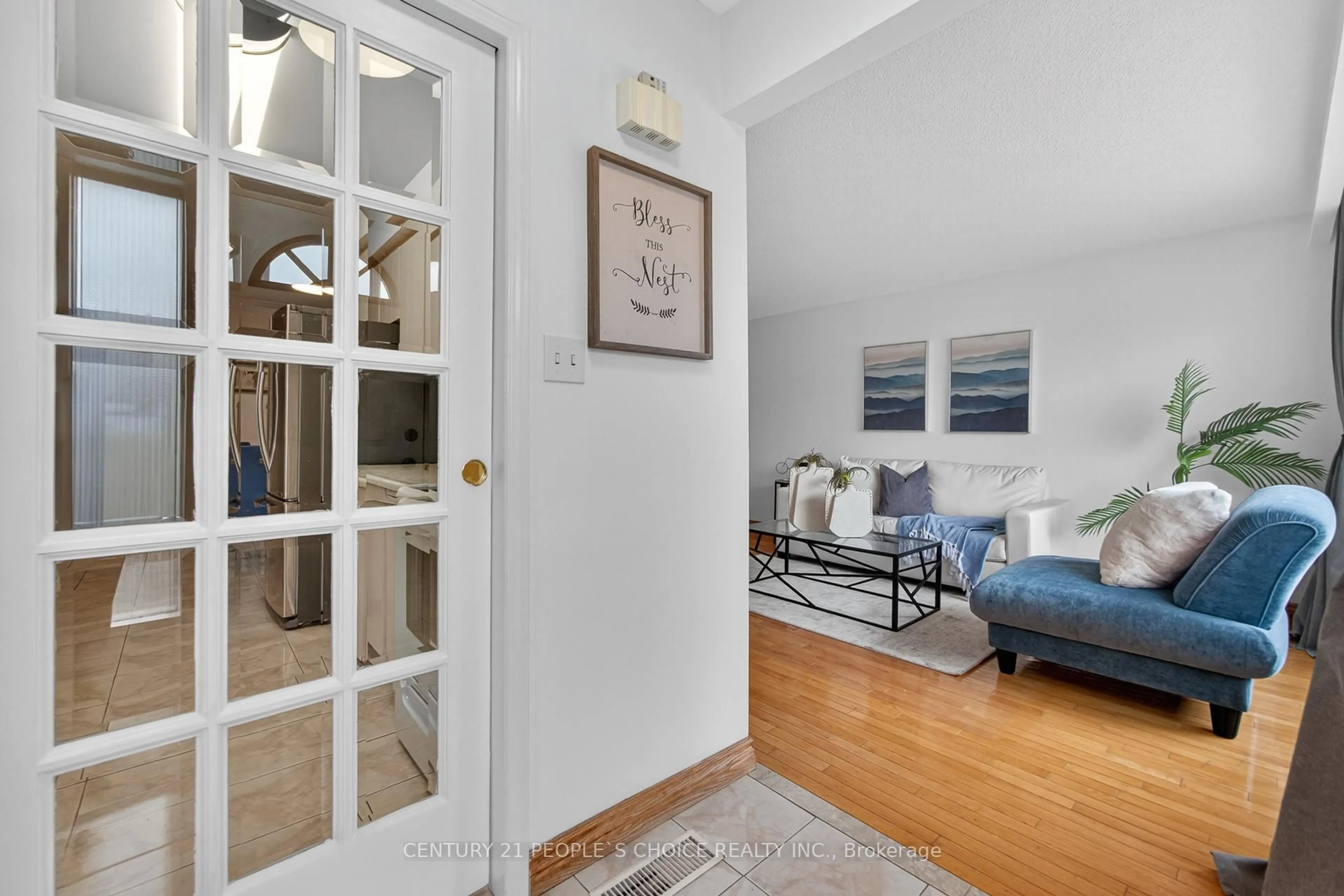 Indoor entryway for 3404 Monica Dr, Mississauga Ontario L4T 3E7