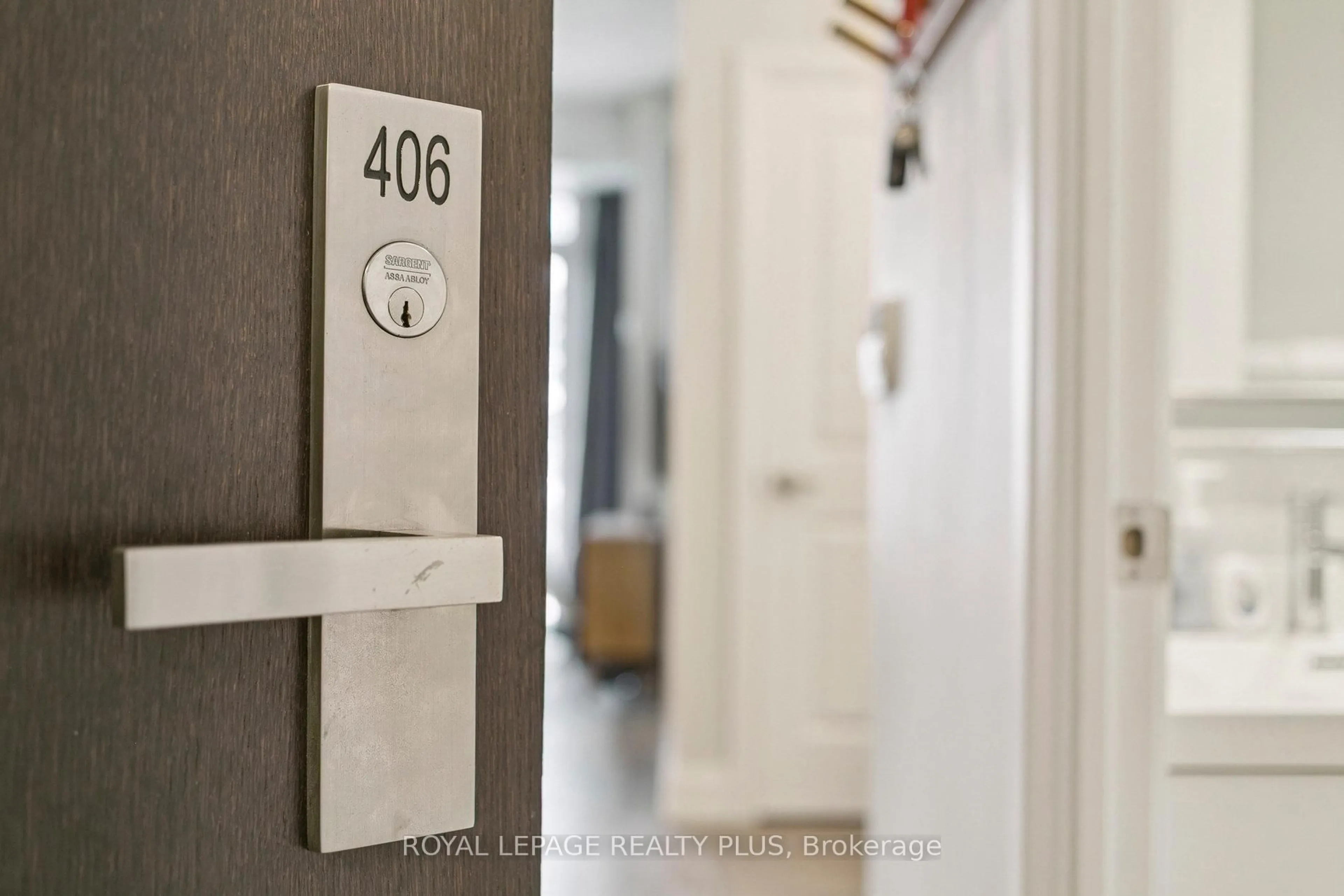 Indoor entryway for 65 Speers Rd #406, Oakville Ontario L6K 0J1