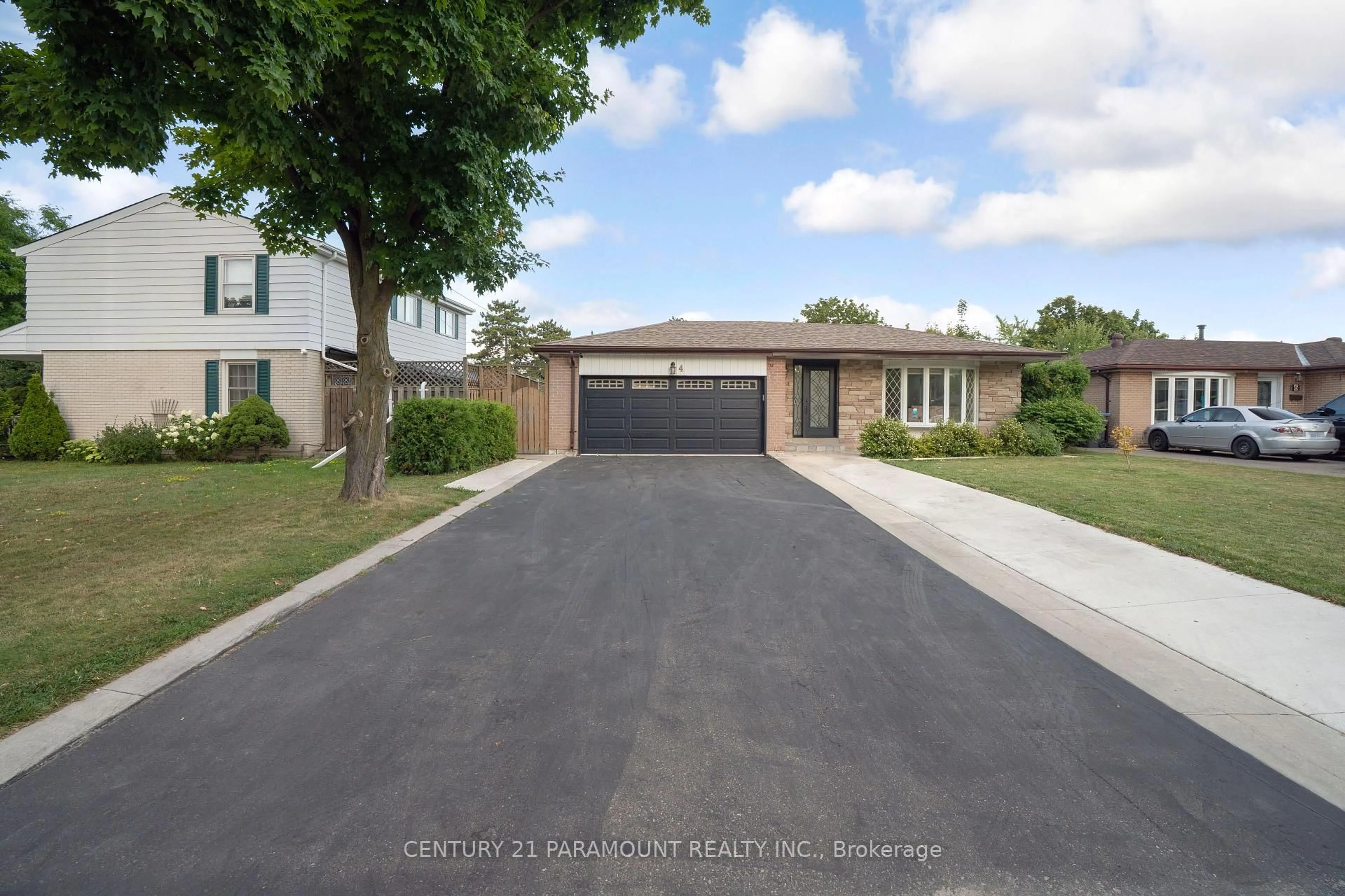 A pic from outside/outdoor area/front of a property/back of a property/a pic from drone, street for 4 Beechwood Cres, Brampton Ontario L6T 1Y1