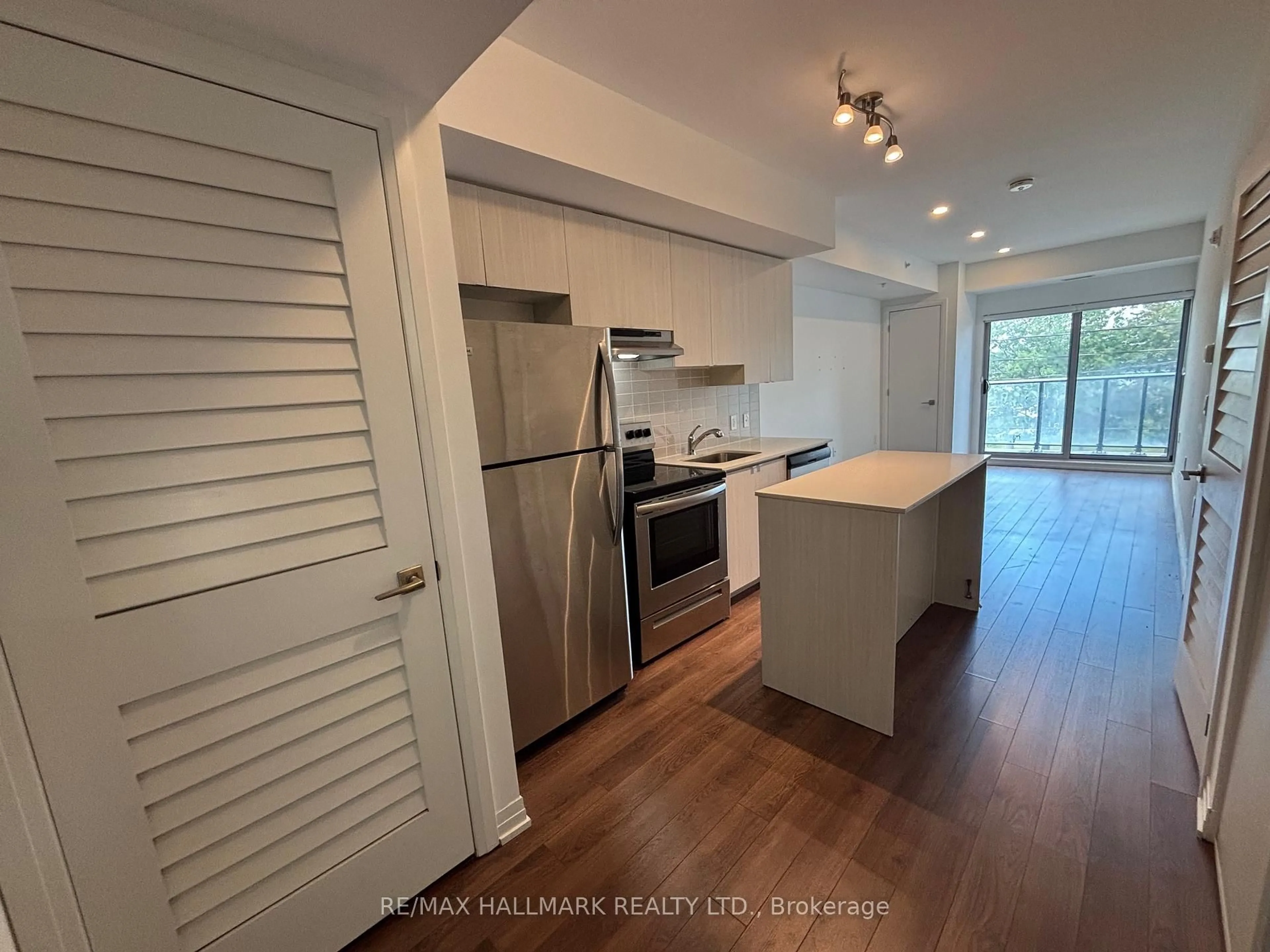 Open concept kitchen, unknown for 408 Browns Line #208, Toronto Ontario M8W 0C3
