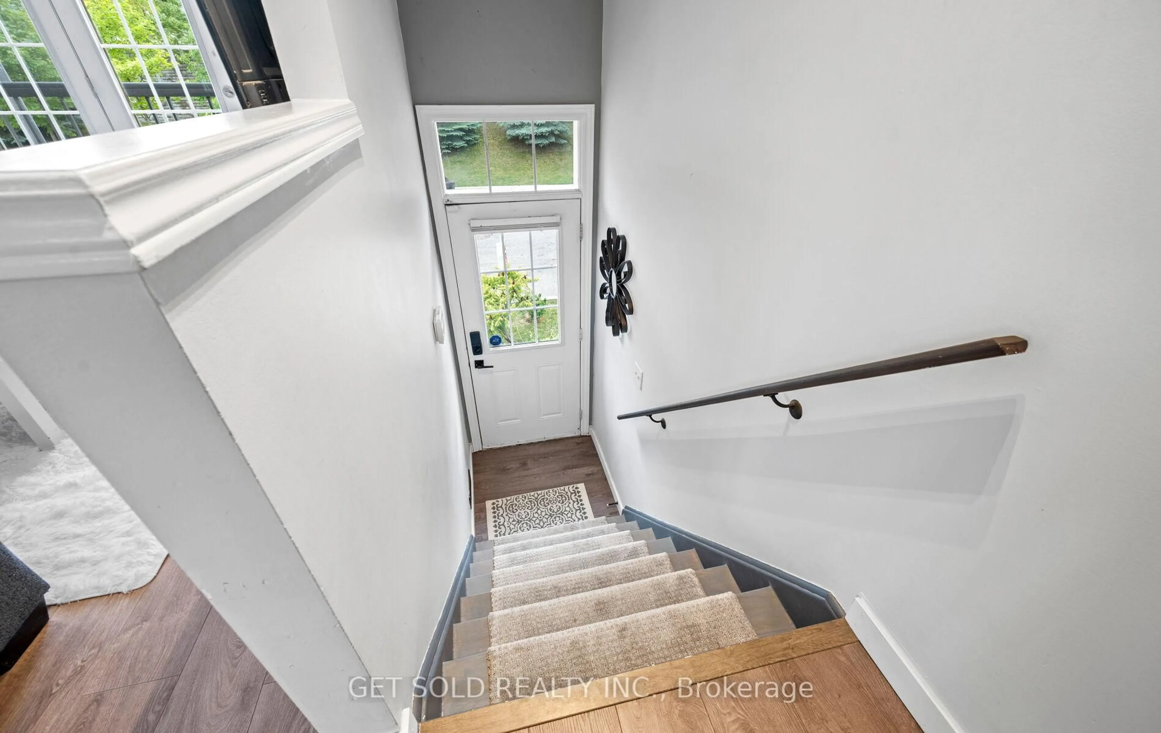 Indoor entryway for 73 Piggott Mews, Toronto Ontario M9N 0A7
