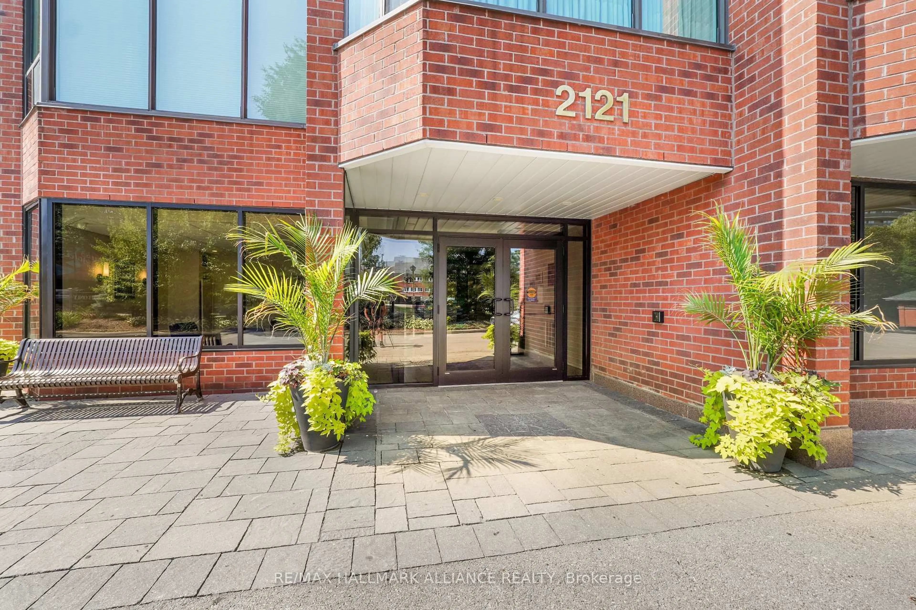 Unknown for 2121 Lakeshore Rd #205, Burlington Ontario L7R 4Z4