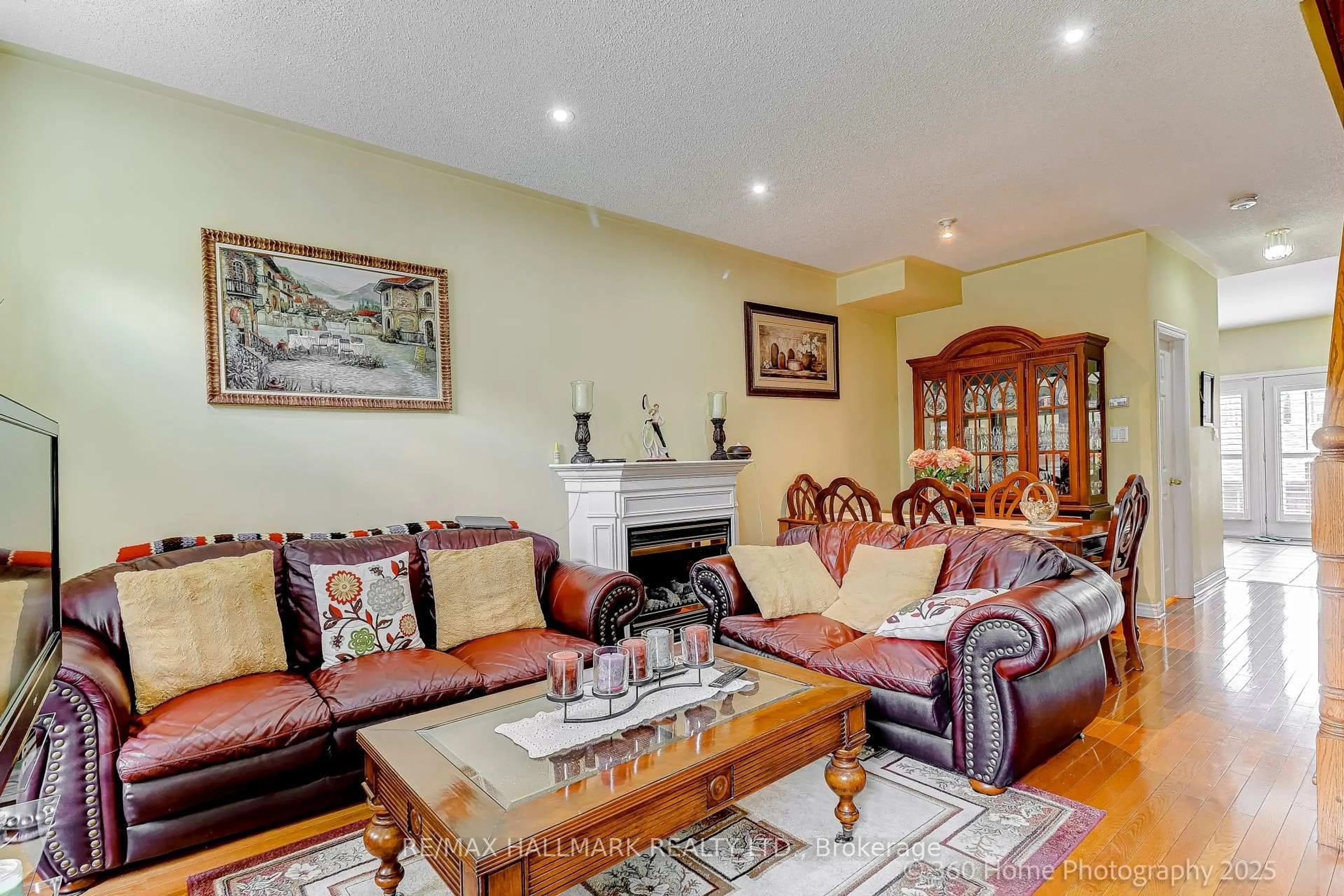 Living room with furniture, unknown for 188 Rankin Cres, Toronto Ontario M6P 4H9