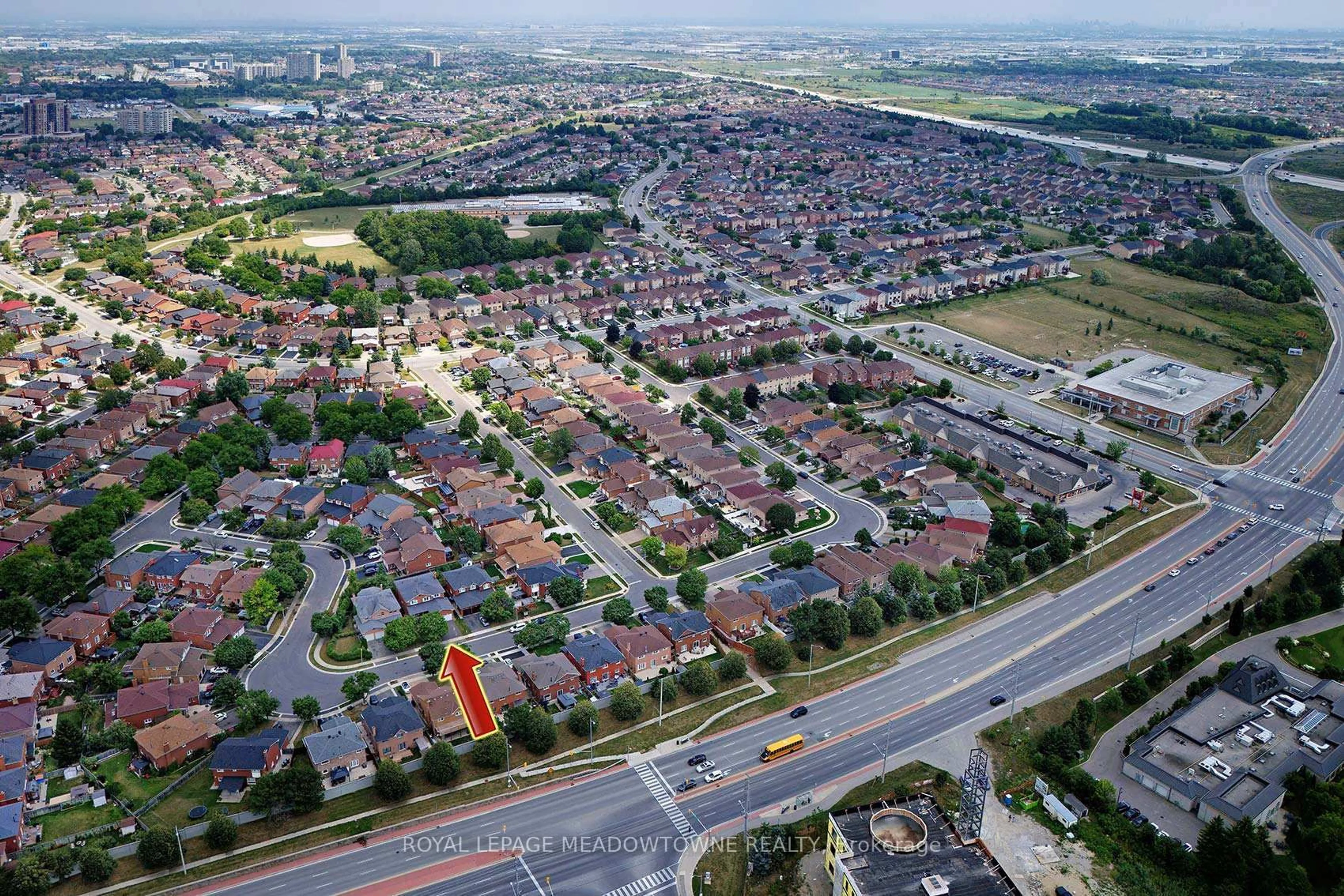 A pic from outside/outdoor area/front of a property/back of a property/a pic from drone, street for 18 Blue Bonnet Dr, Brampton Ontario L6Y 4N4