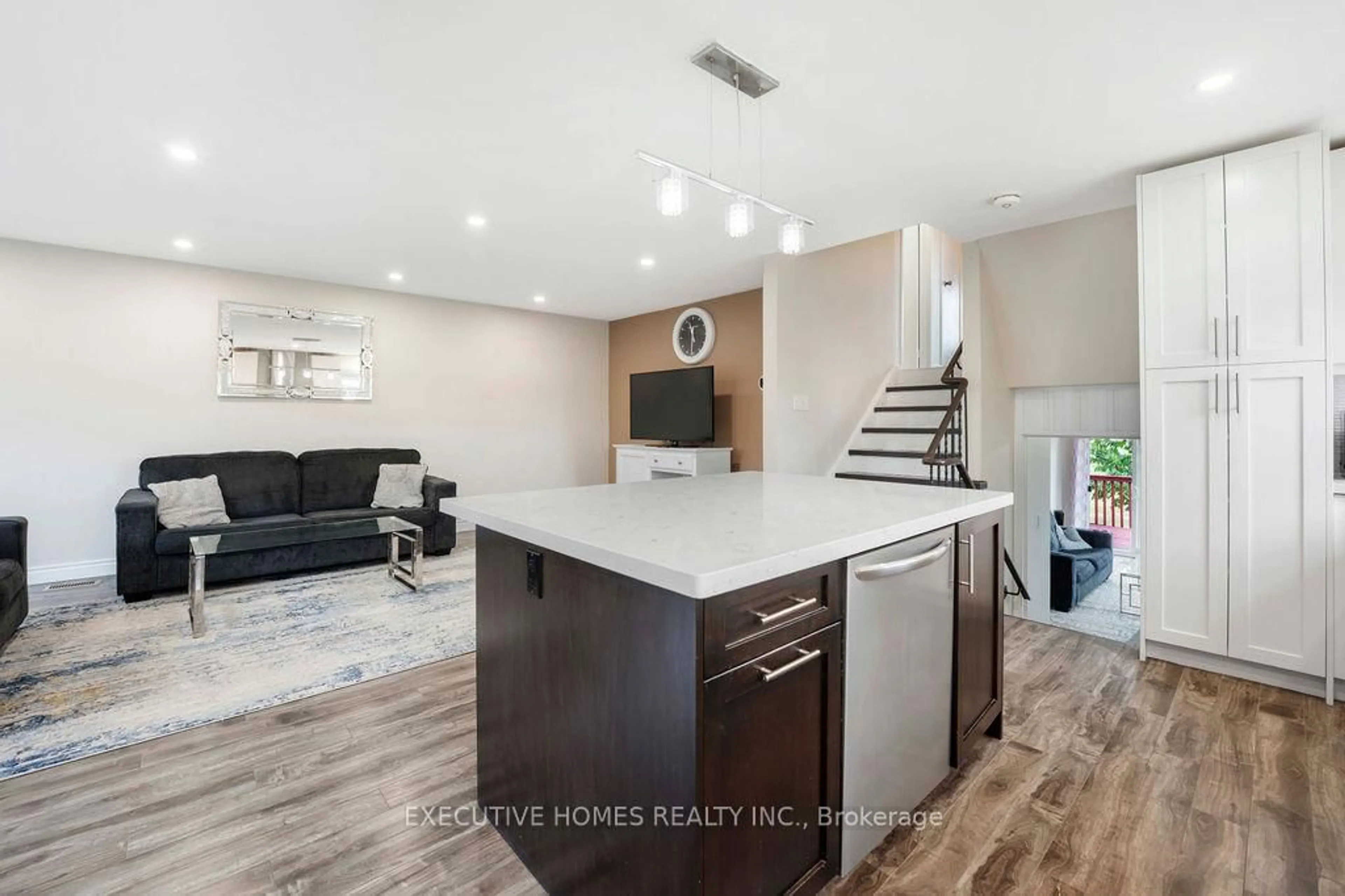 Open concept kitchen, unknown for 140 Weybridge Tr, Brampton Ontario L6V 3W2