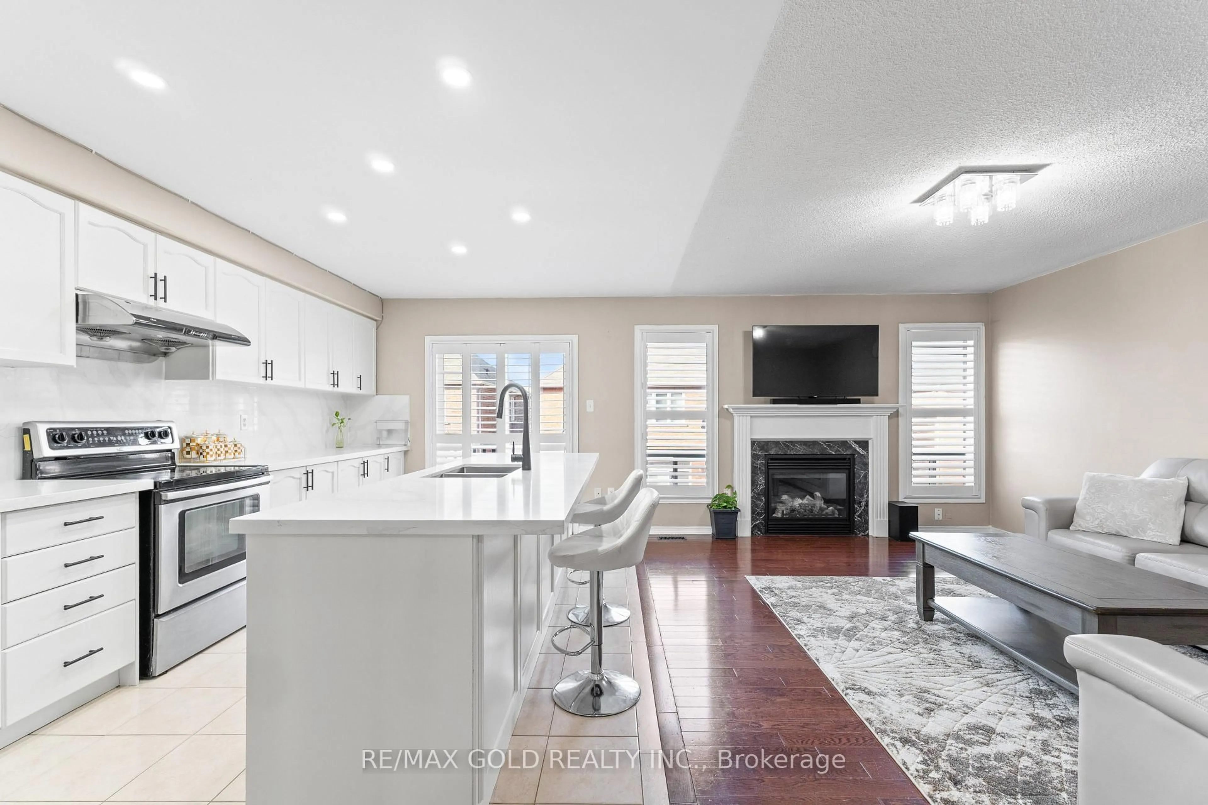 Open concept kitchen, unknown for 72 Newington Cres, Brampton Ontario L6P 3G1