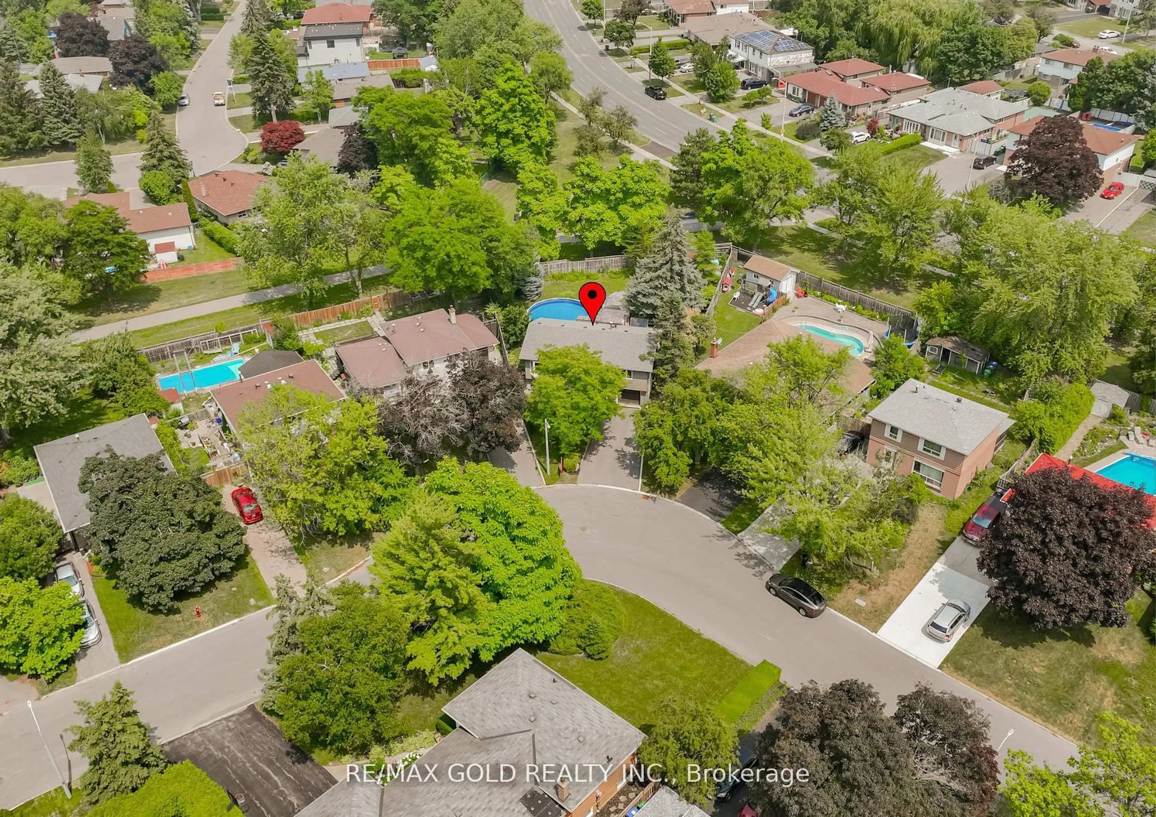 A pic from outside/outdoor area/front of a property/back of a property/a pic from drone, city buildings view from balcony for 23 Edgebrook Cres, Brampton Ontario L6T 1Y6