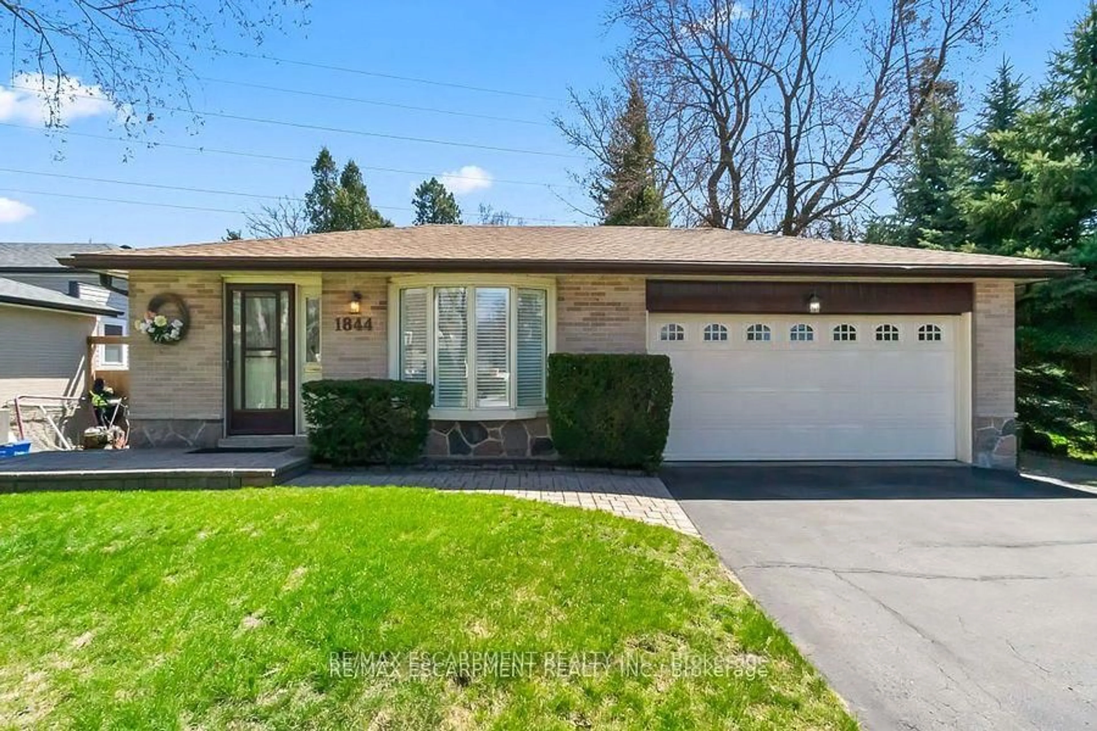 Unknown for 1844 Barsuda Dr, Mississauga Ontario L5J 1V4