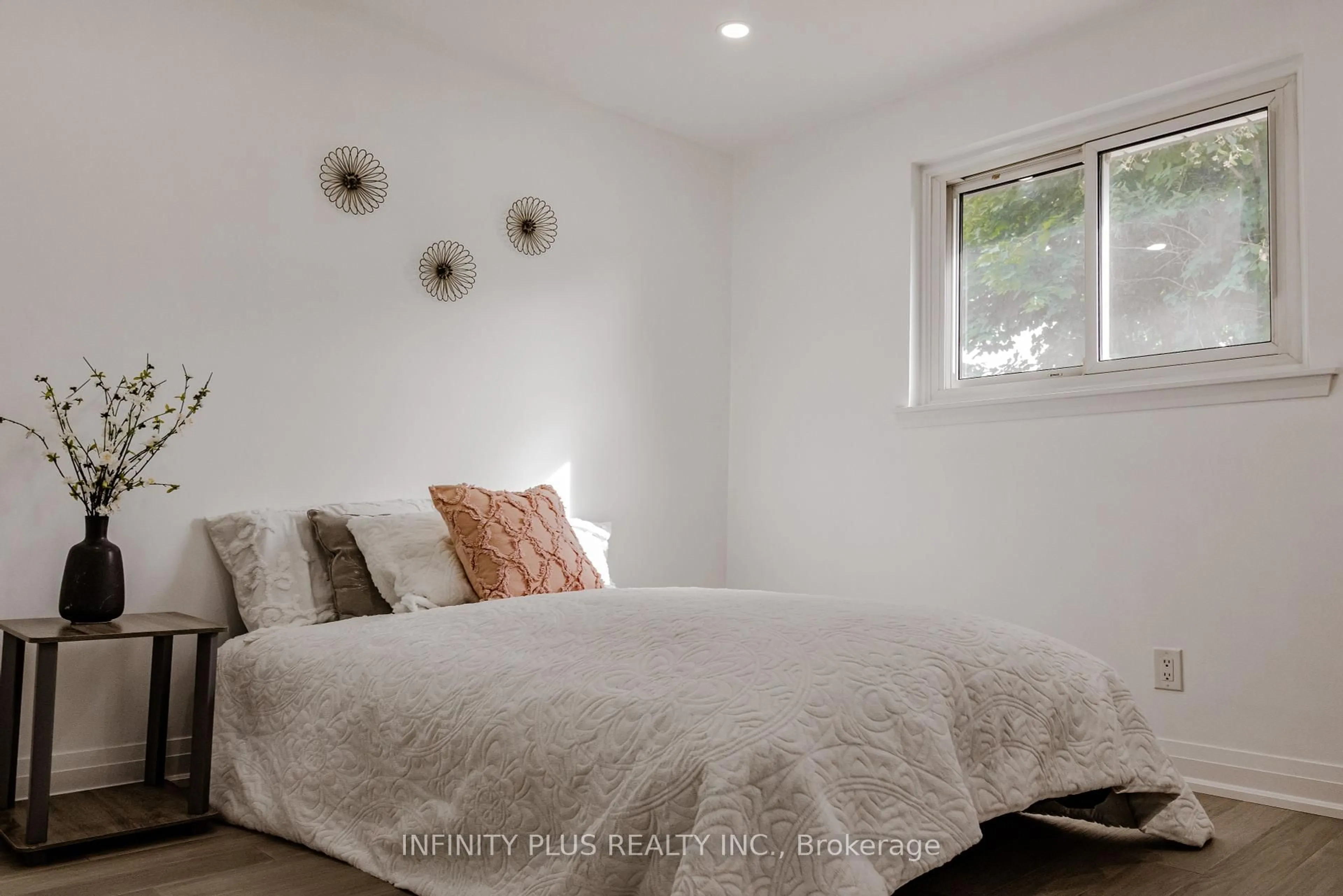 Bedroom with bed, unknown for 31 Autumn Blvd, Brampton Ontario L6T 2V3