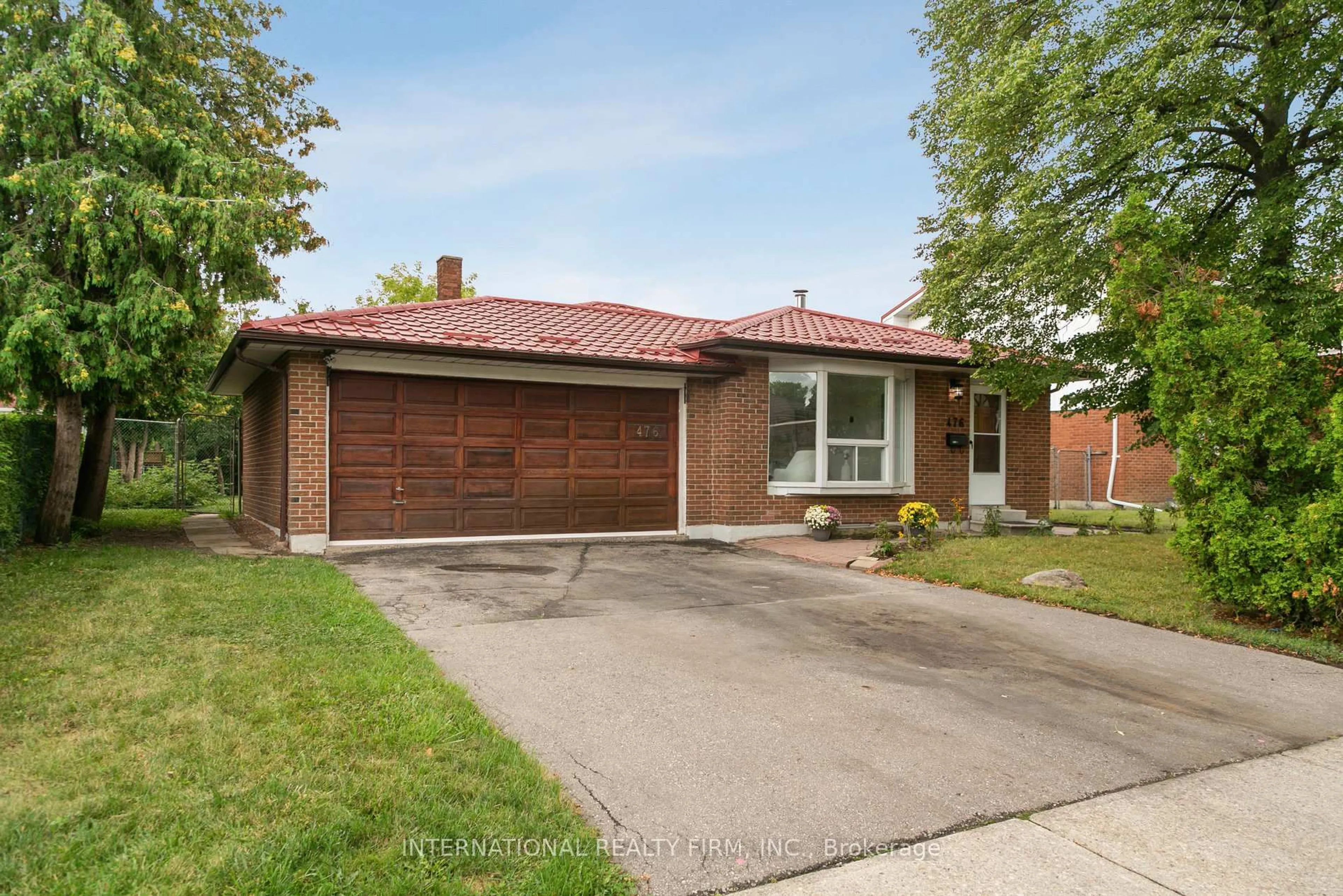 Home with brick exterior material, street for 476 Lolita Gdns, Mississauga Ontario L5A 2B2