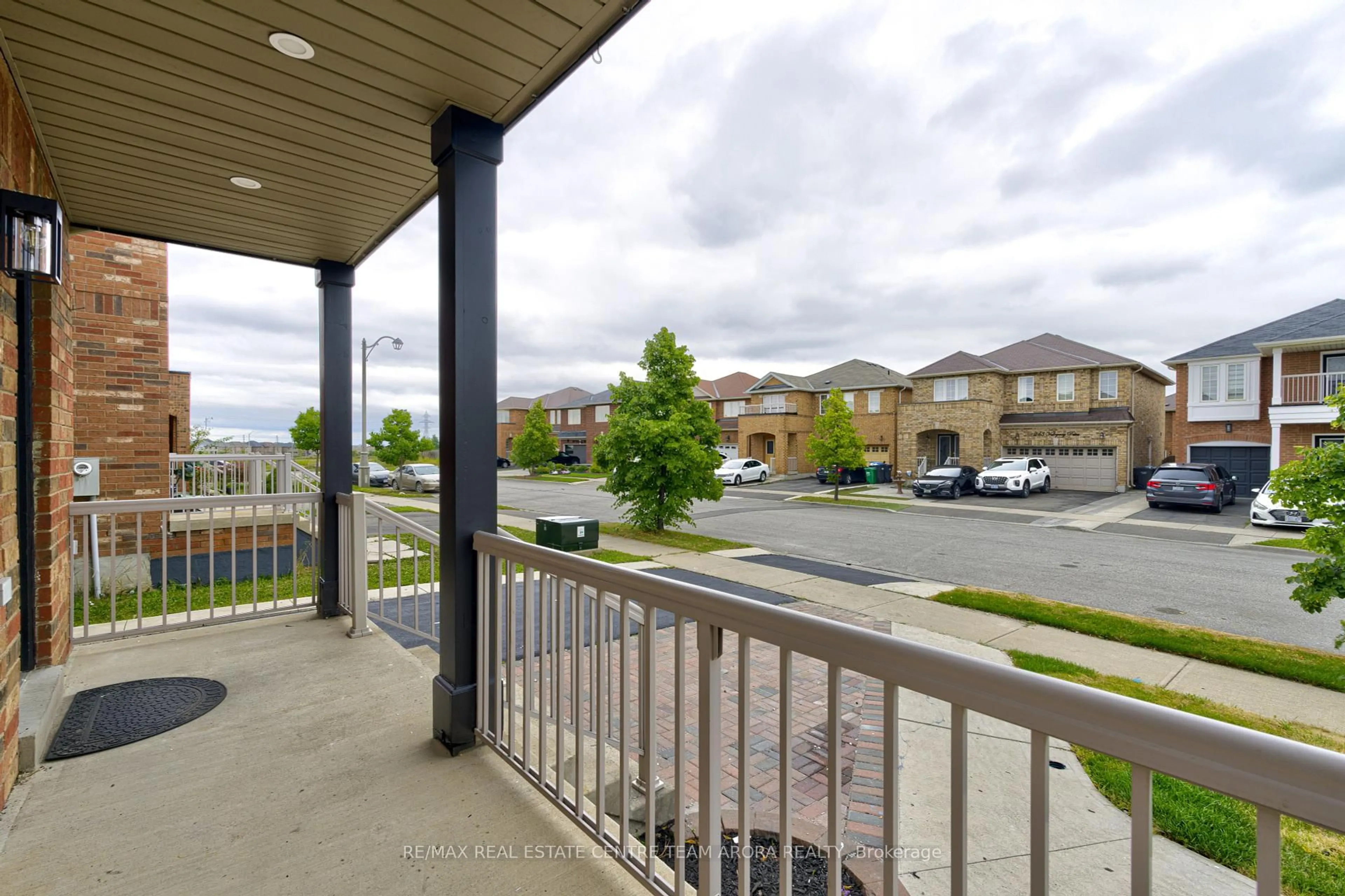 Patio, unknown for 234 Valleyway Dr, Brampton Ontario L6X 0N9