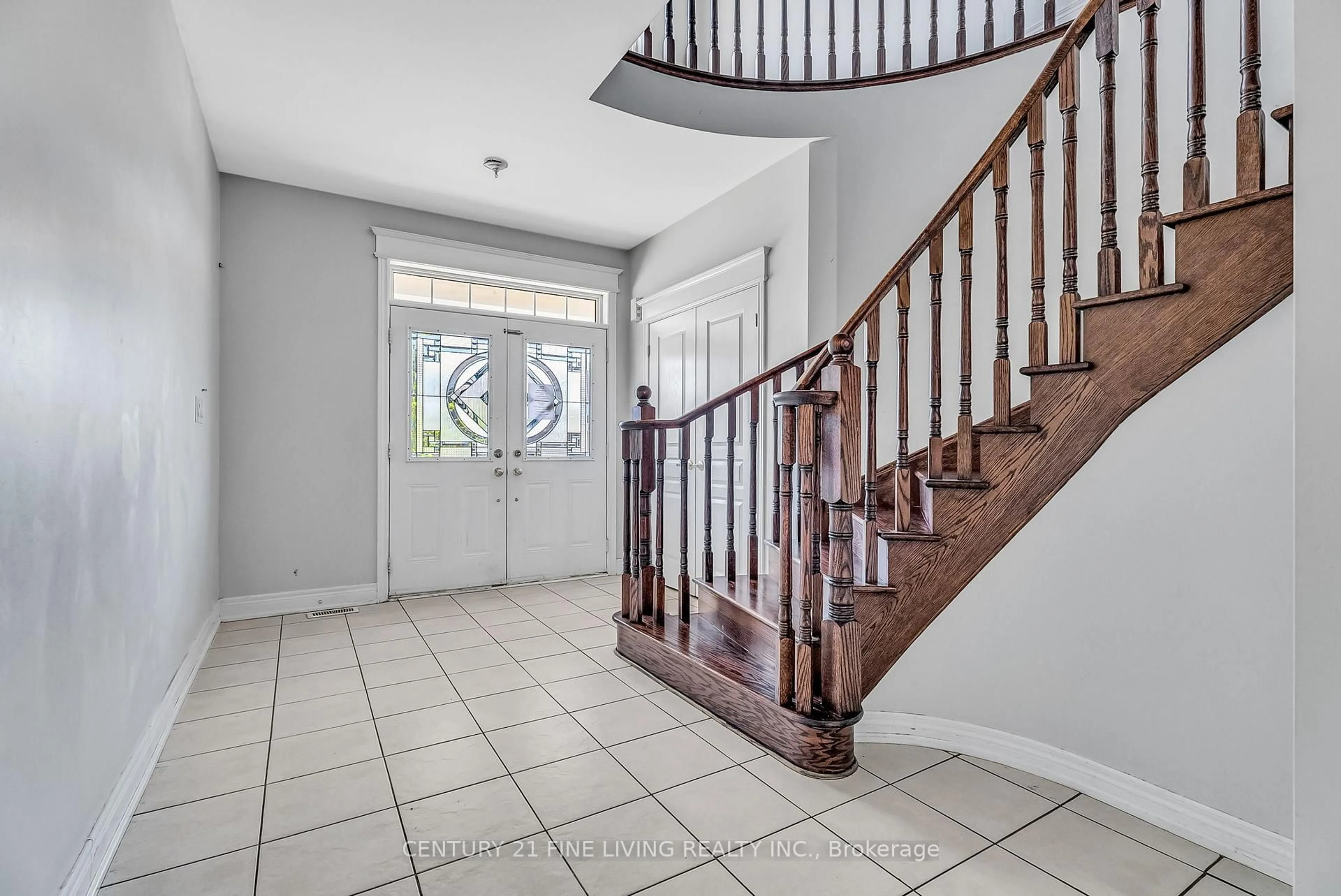 Indoor foyer for 22 Meltwater Cres, Brampton Ontario L6P 3V8