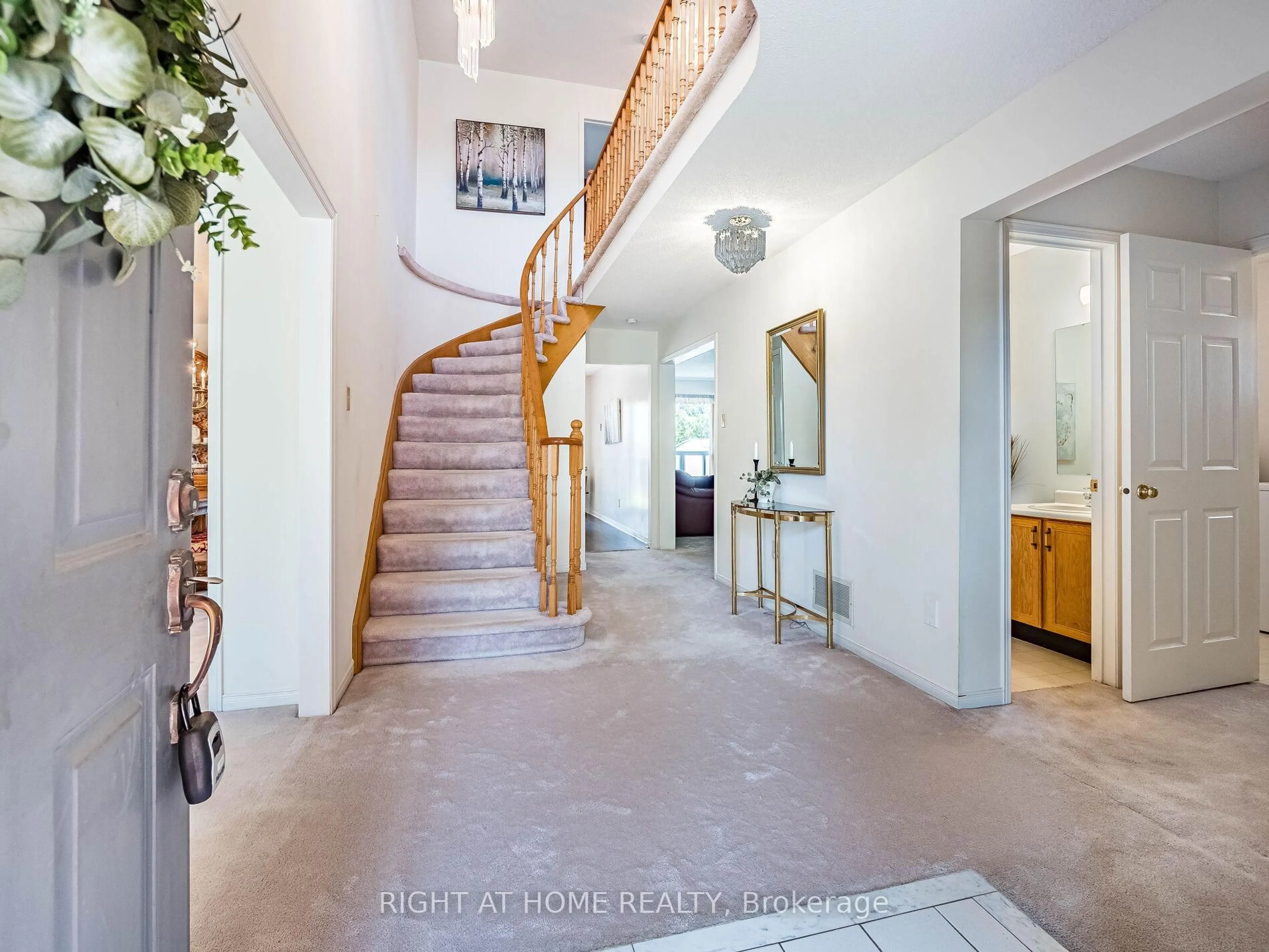 Indoor foyer for 56 Cannon Cres, Brampton Ontario L6Y 4L7