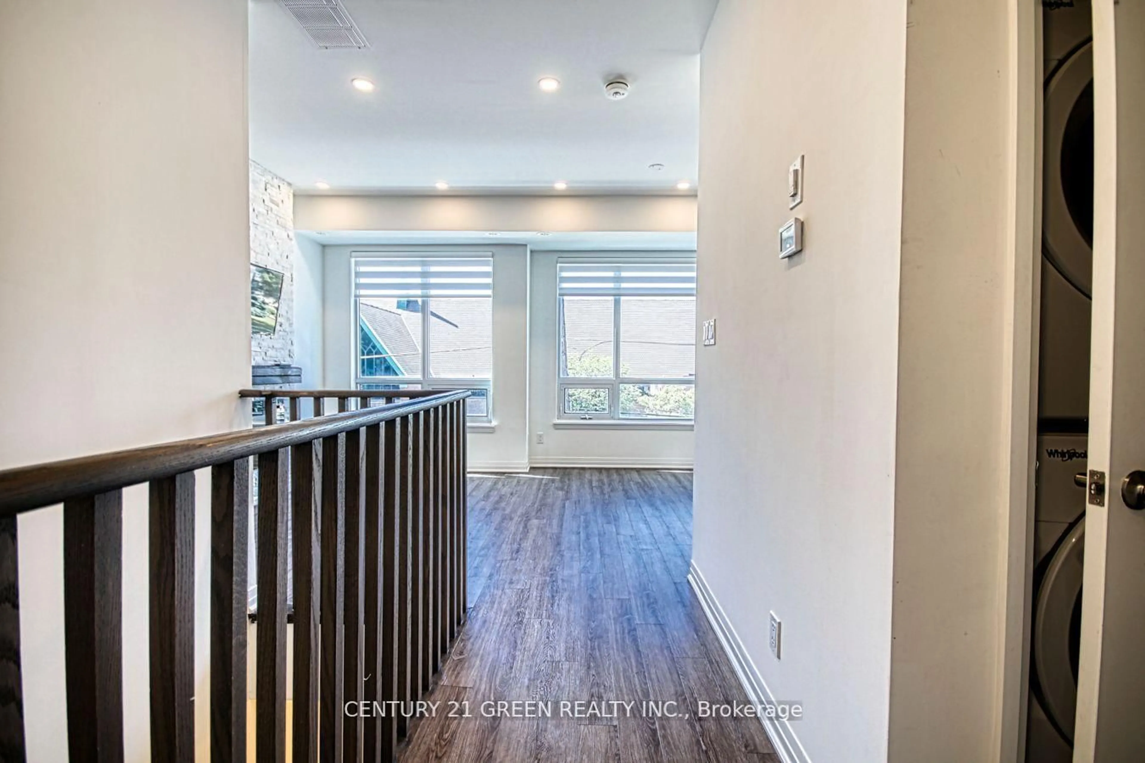Indoor entryway for 680 Atwater Ave #19, Mississauga Ontario L5G 0B6