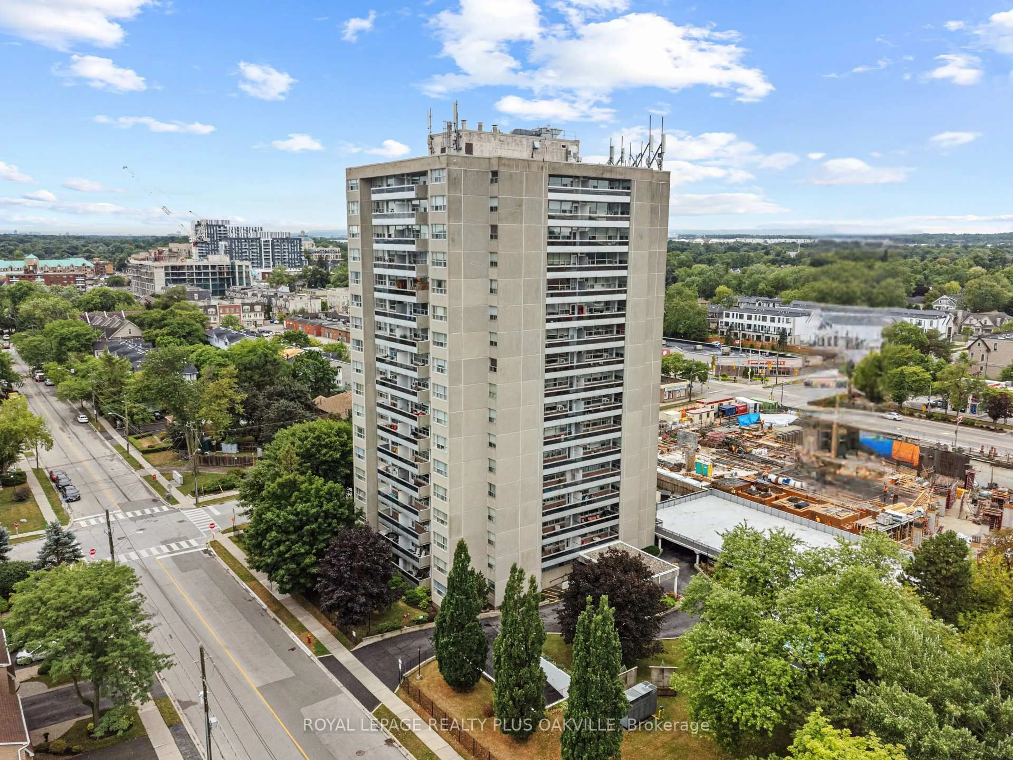 A pic from outside/outdoor area/front of a property/back of a property/a pic from drone, city buildings view from balcony for 2263 Marine Dr #508, Oakville Ontario L6L 5K1