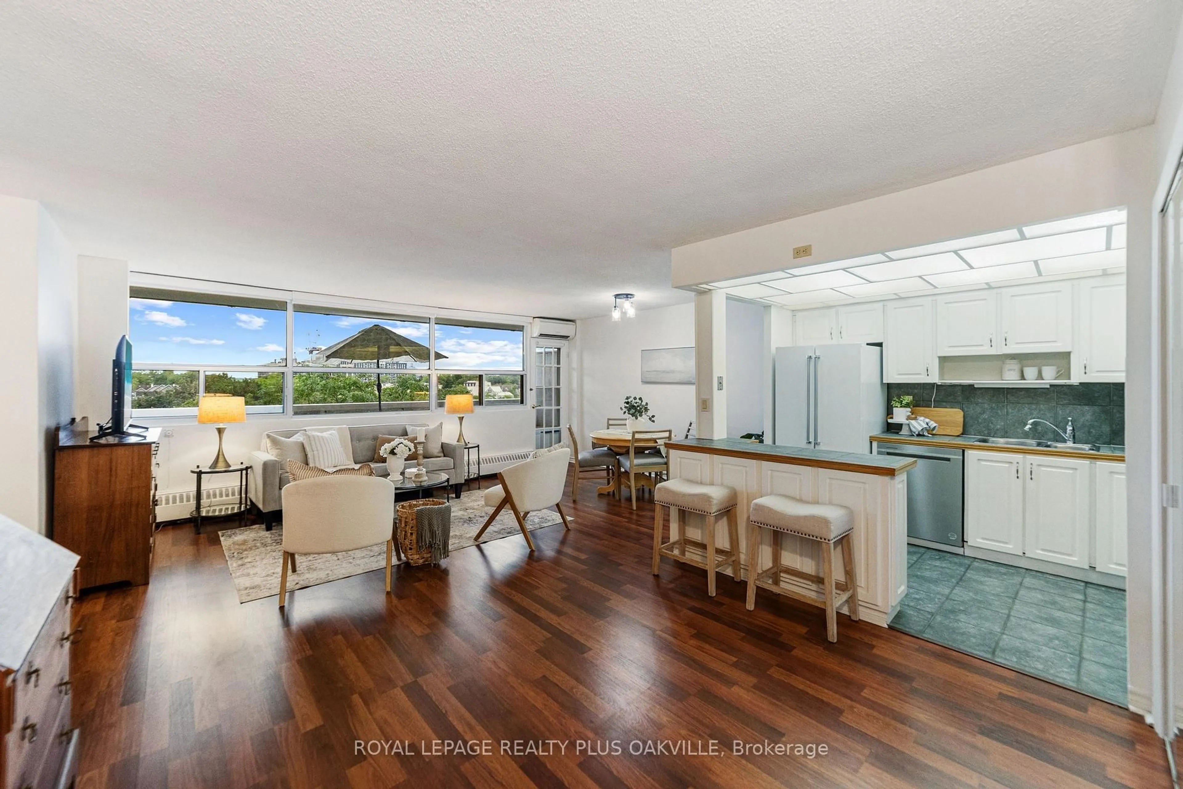 Open concept kitchen, unknown for 2263 Marine Dr #508, Oakville Ontario L6L 5K1