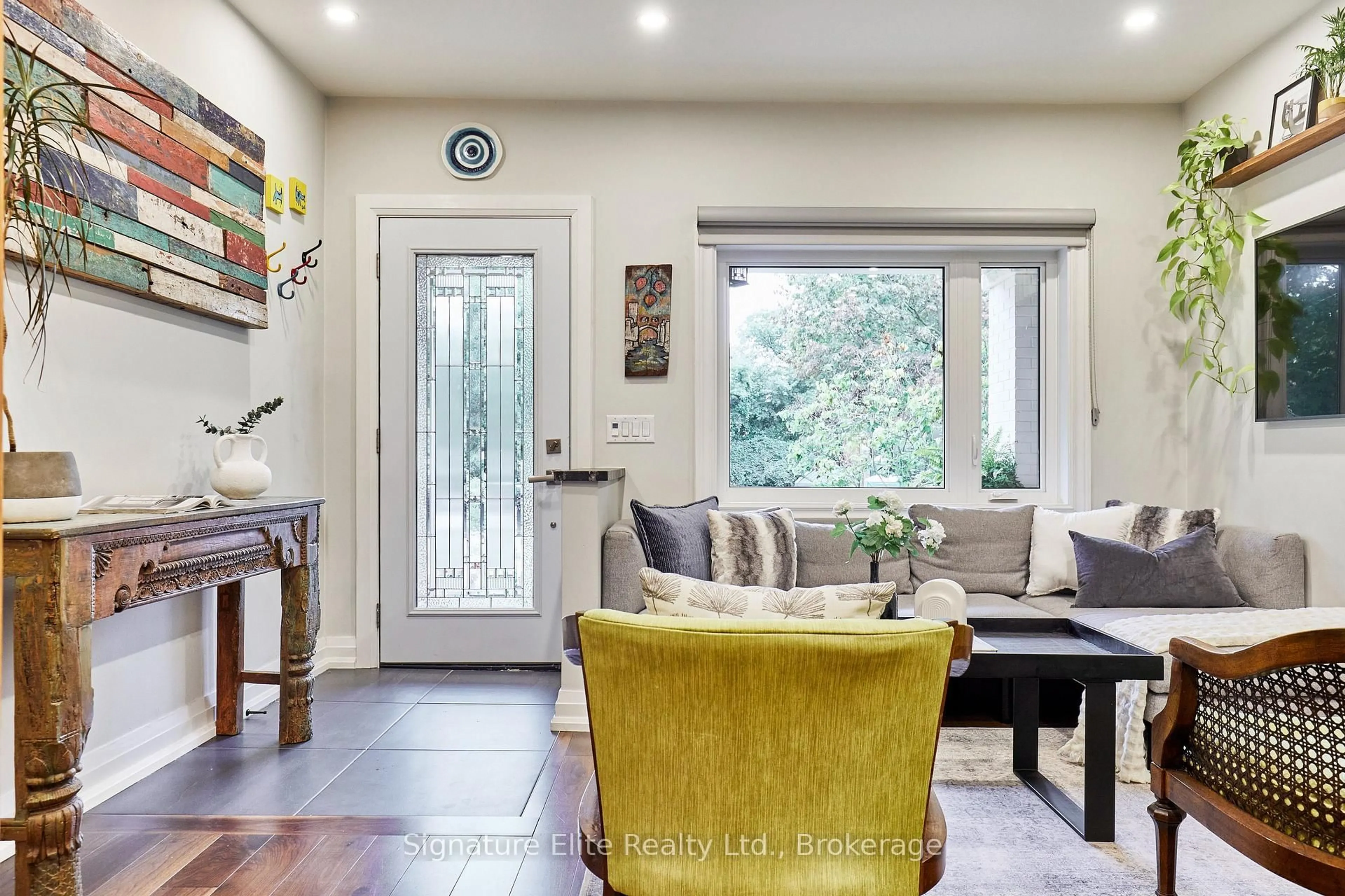 Living room with furniture, unknown for 102 Chelsea Ave, Toronto Ontario M6P 1C3
