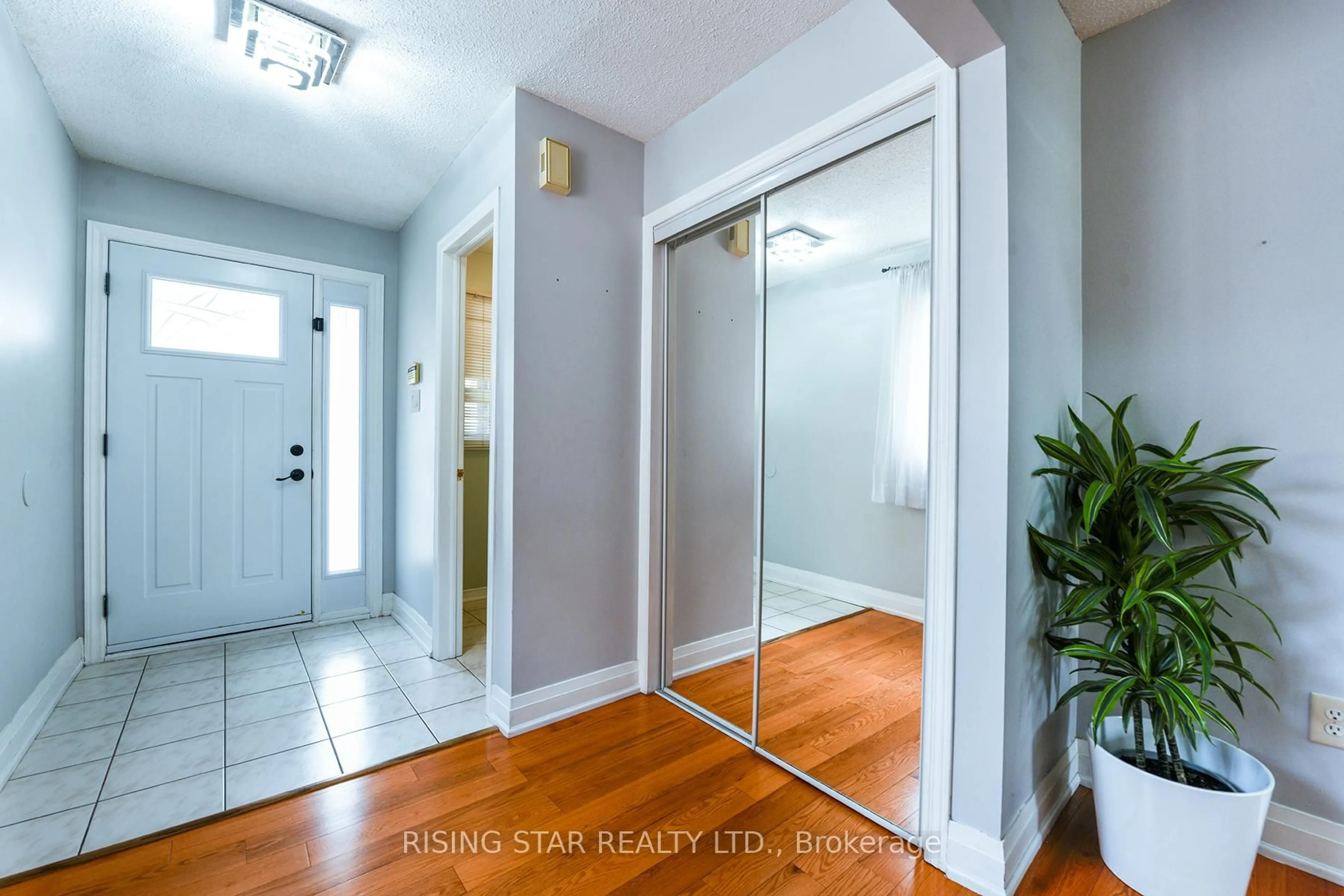 Indoor entryway for 20 Arid Ave, Brampton Ontario L6R 1P9