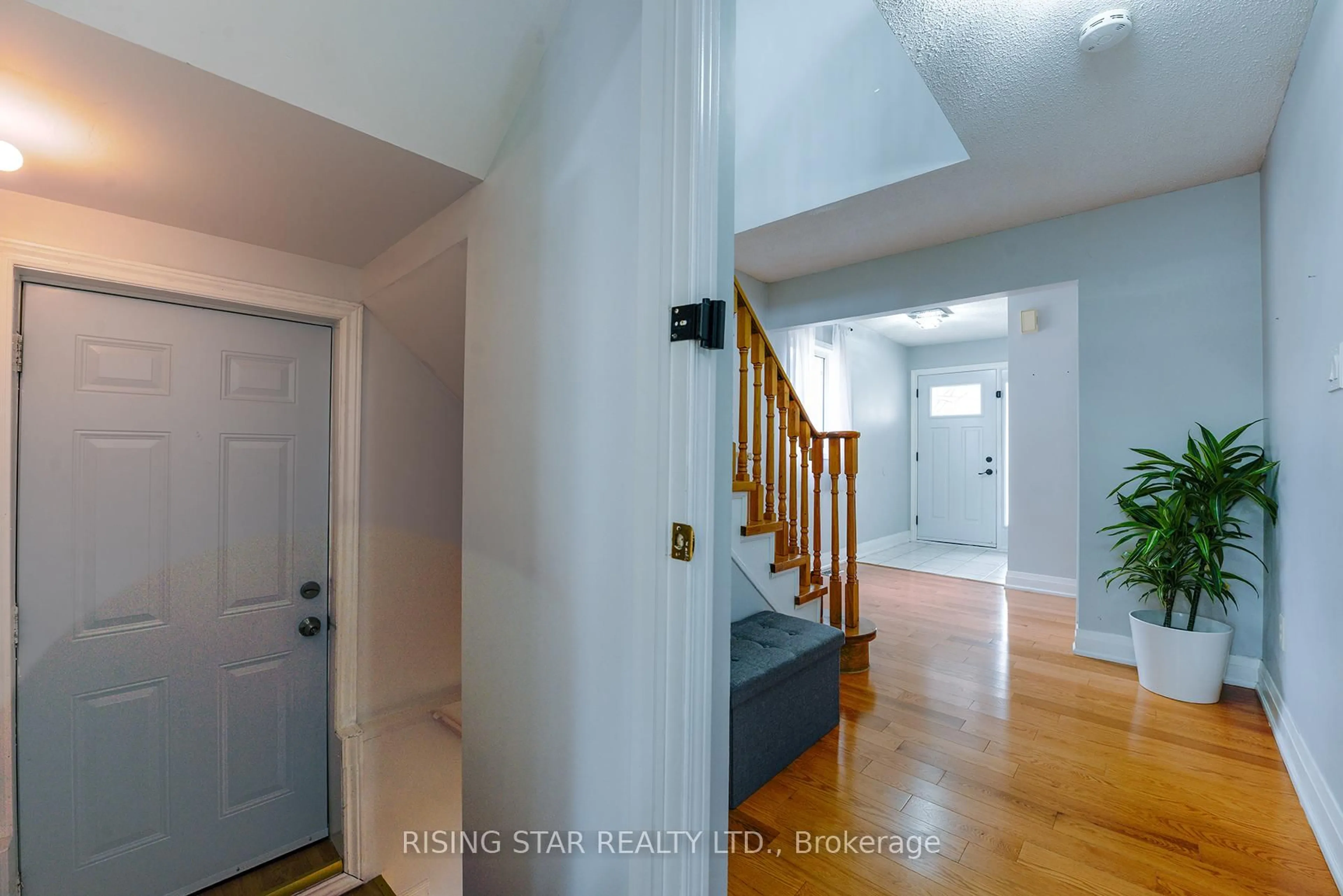 Indoor entryway for 20 Arid Ave, Brampton Ontario L6R 1P9