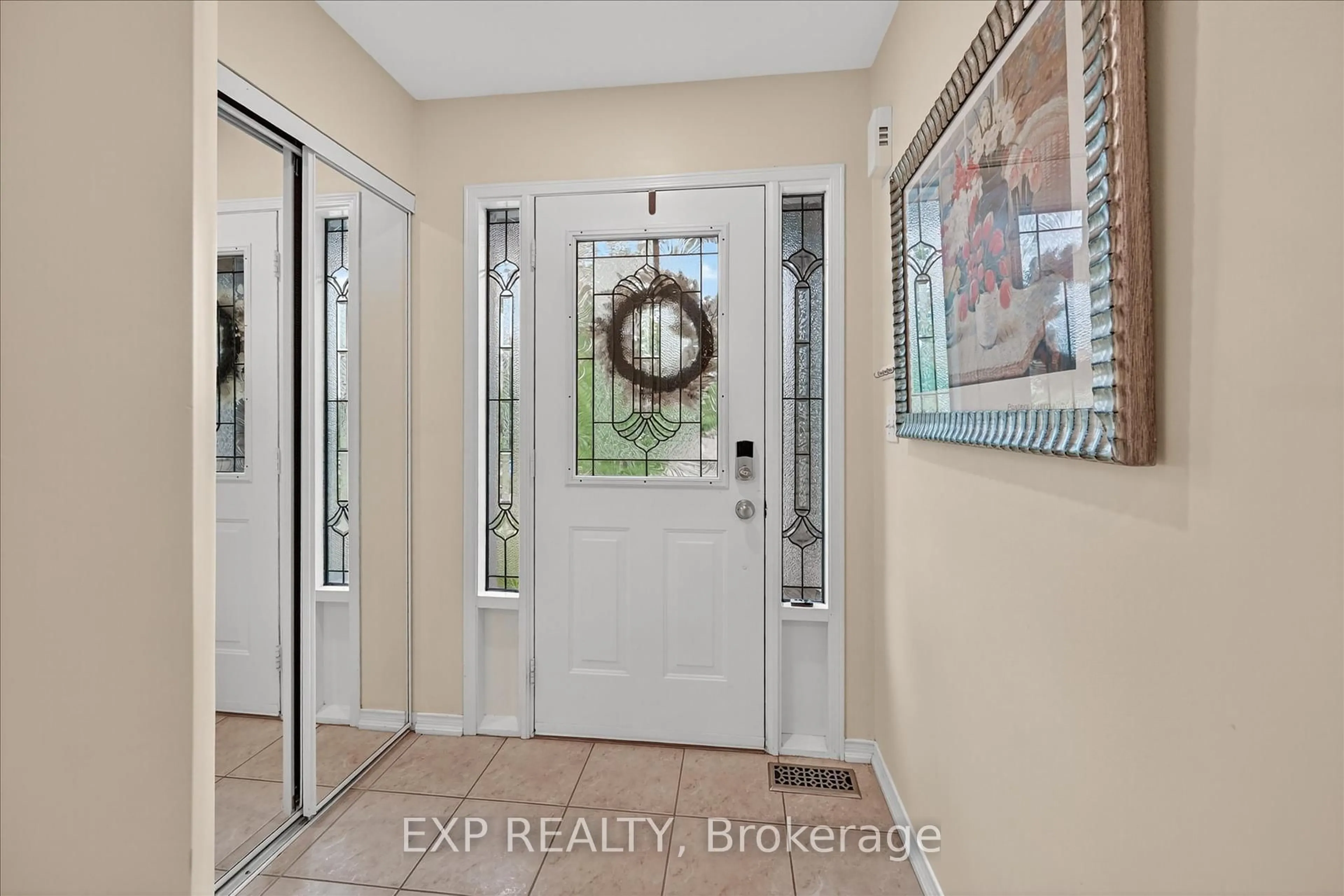 Indoor entryway for 1551 Reeves Gate #33, Oakville Ontario L6M 5C5