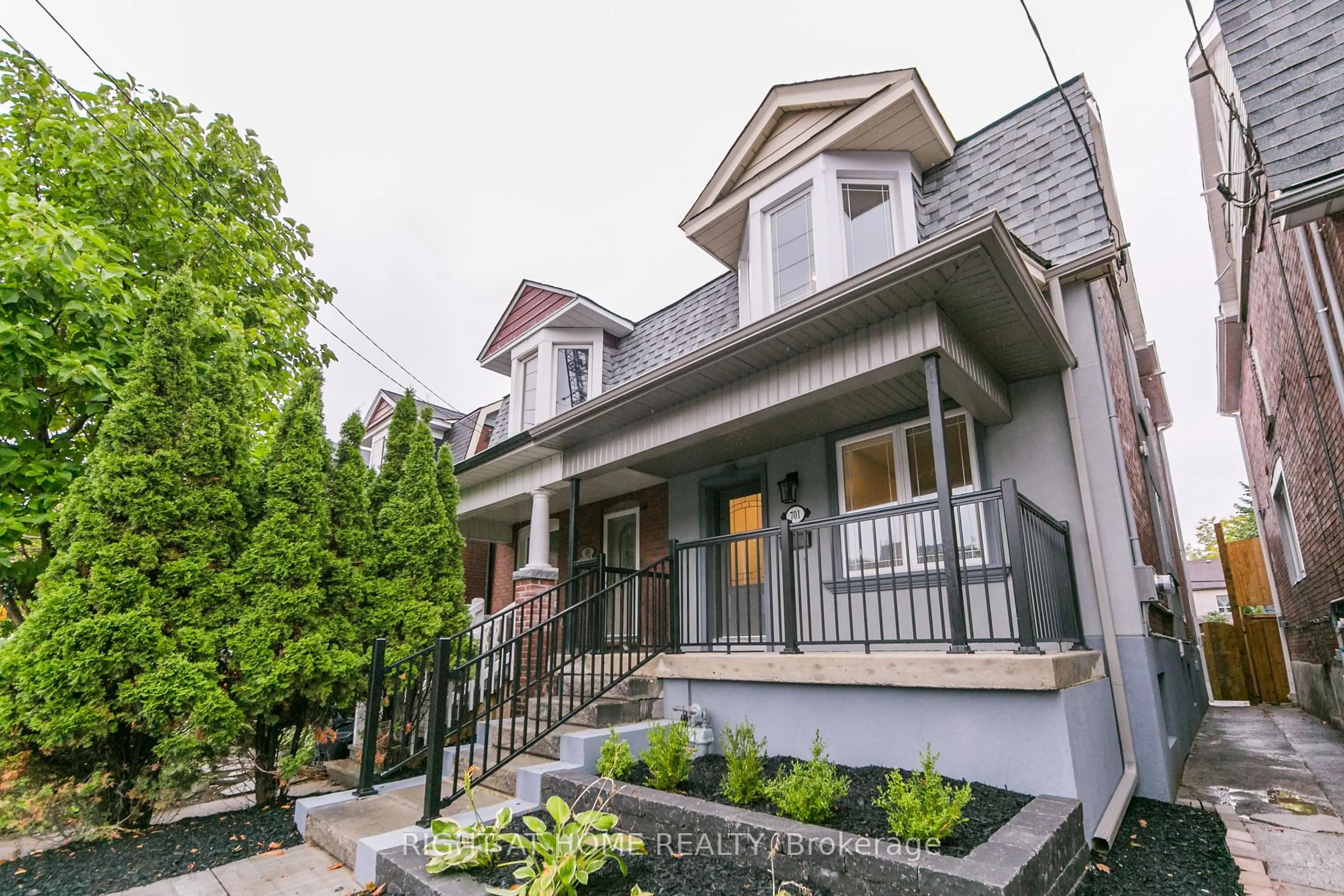 Home with brick exterior material, street for 701 Dupont St, Toronto Ontario M6G 1Z5