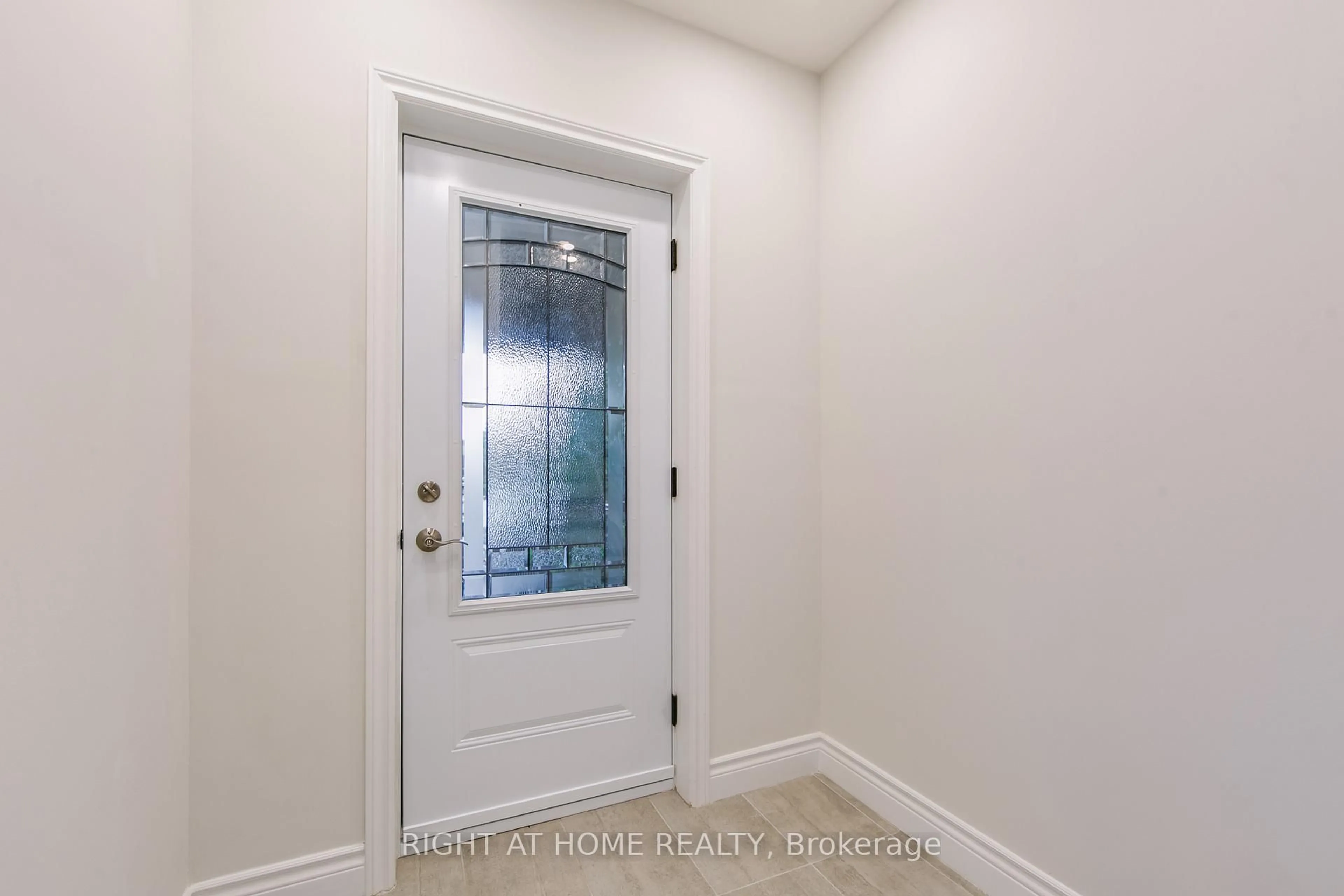Indoor entryway for 701 Dupont St, Toronto Ontario M6G 1Z5
