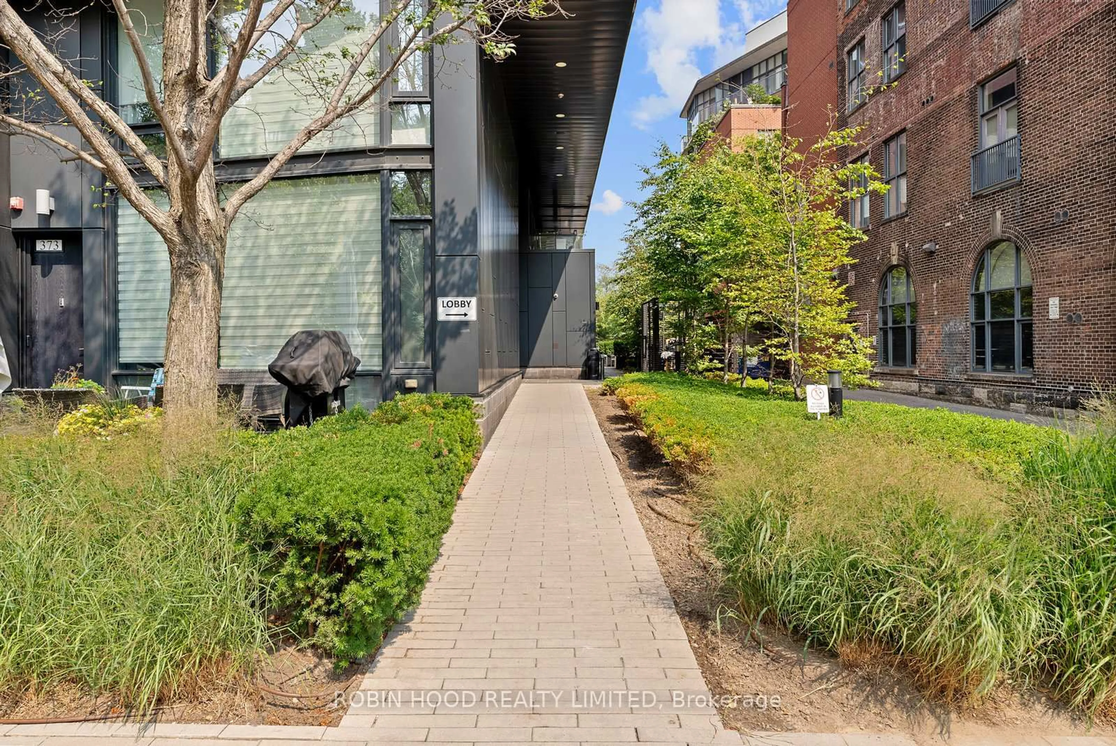 Patio, street for 383 Sorauren Ave #511, Toronto Ontario M6R 0A4