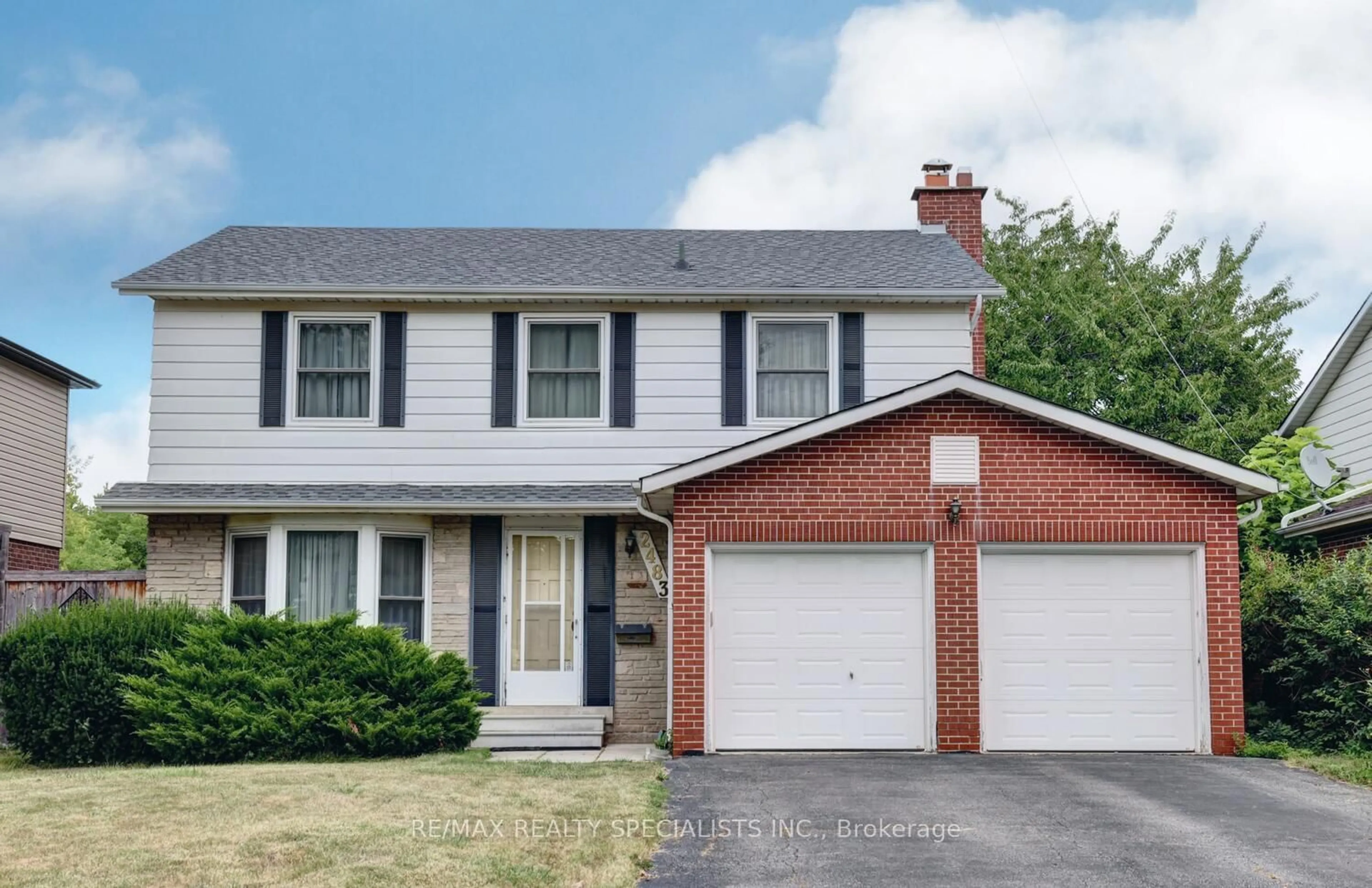 Home with vinyl exterior material, street for 2483 Frankfield Rd, Mississauga Ontario L5K 2A5