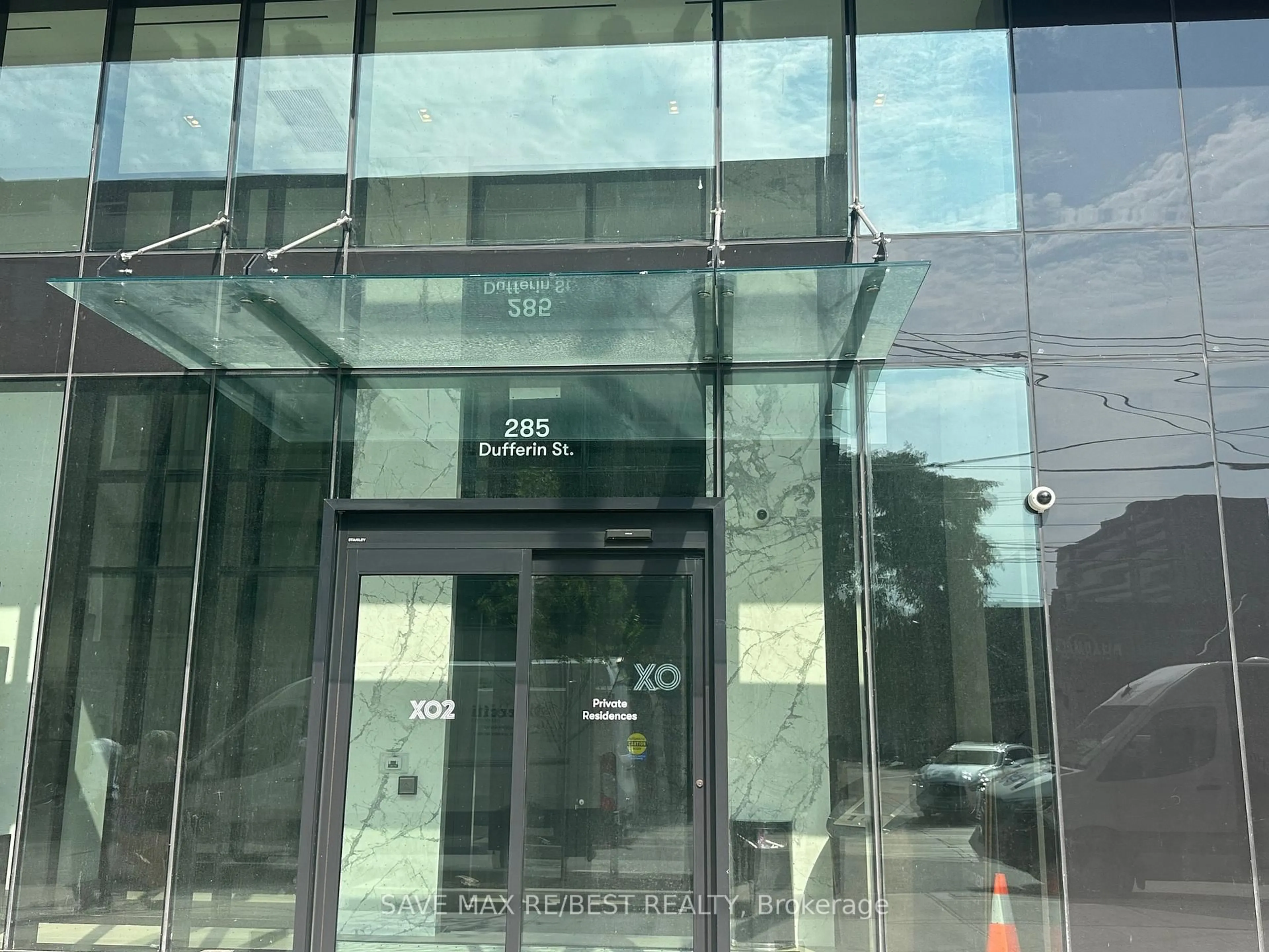 Indoor foyer for 285 Dufferin St #726, Toronto Ontario M6K 0J2
