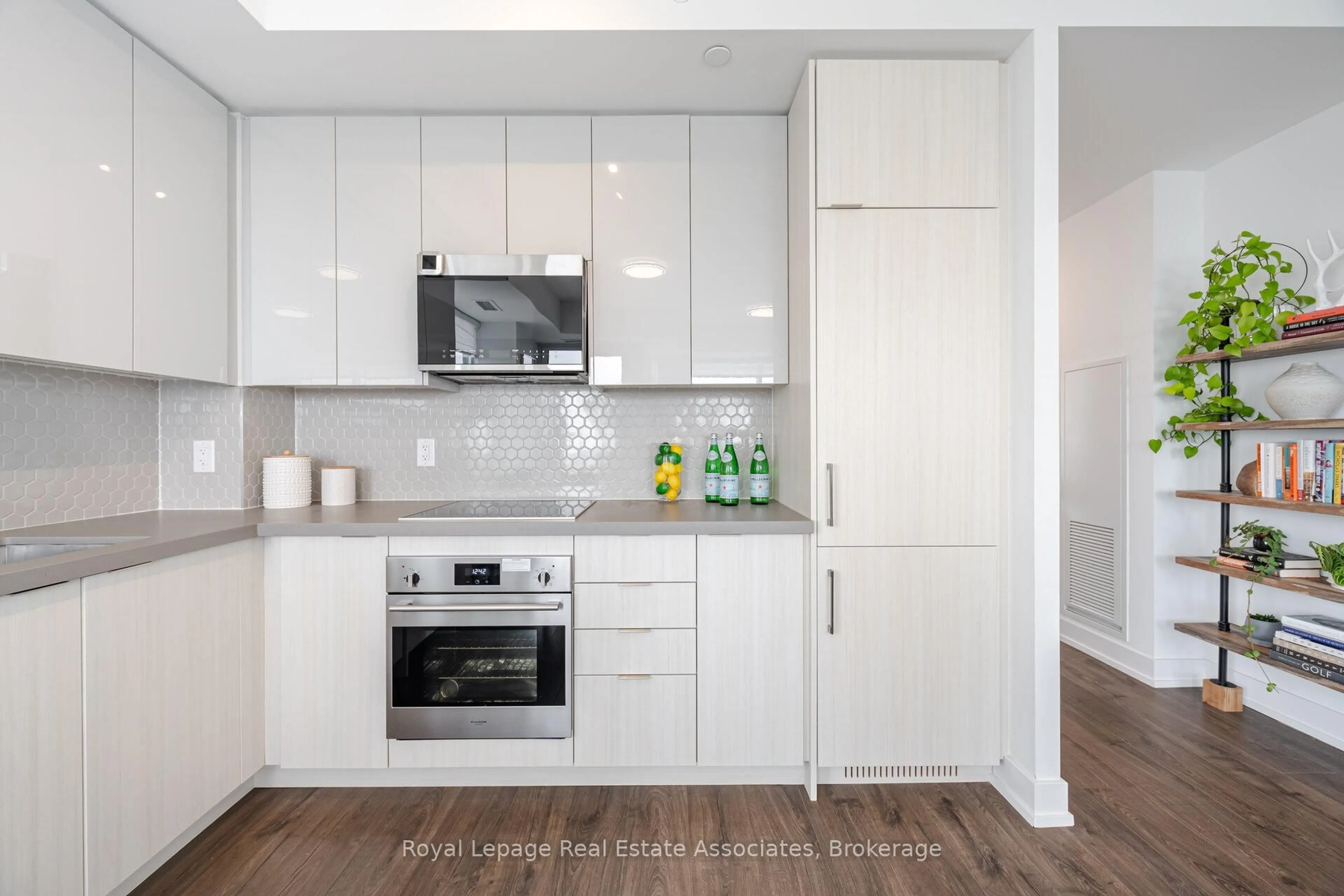 Unknown for 297 Oak Walk Dr #2003, Oakville Ontario L6H 3R6