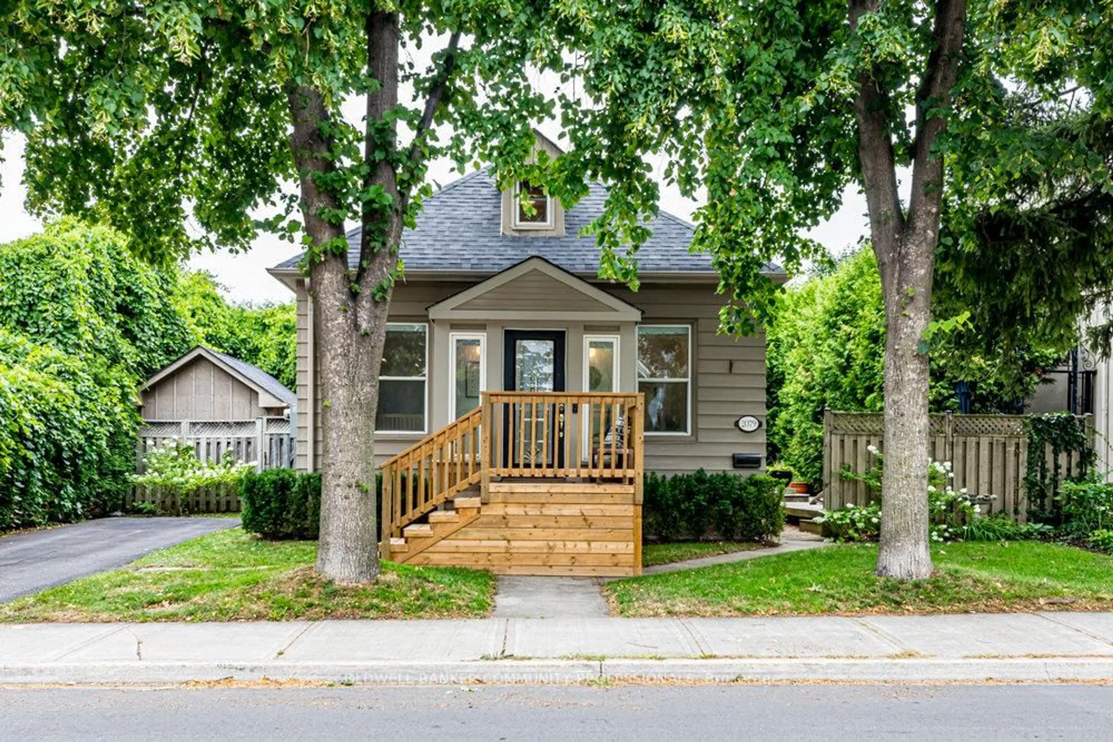 Unknown for 2079 Maria St, Burlington Ontario L7R 1K8