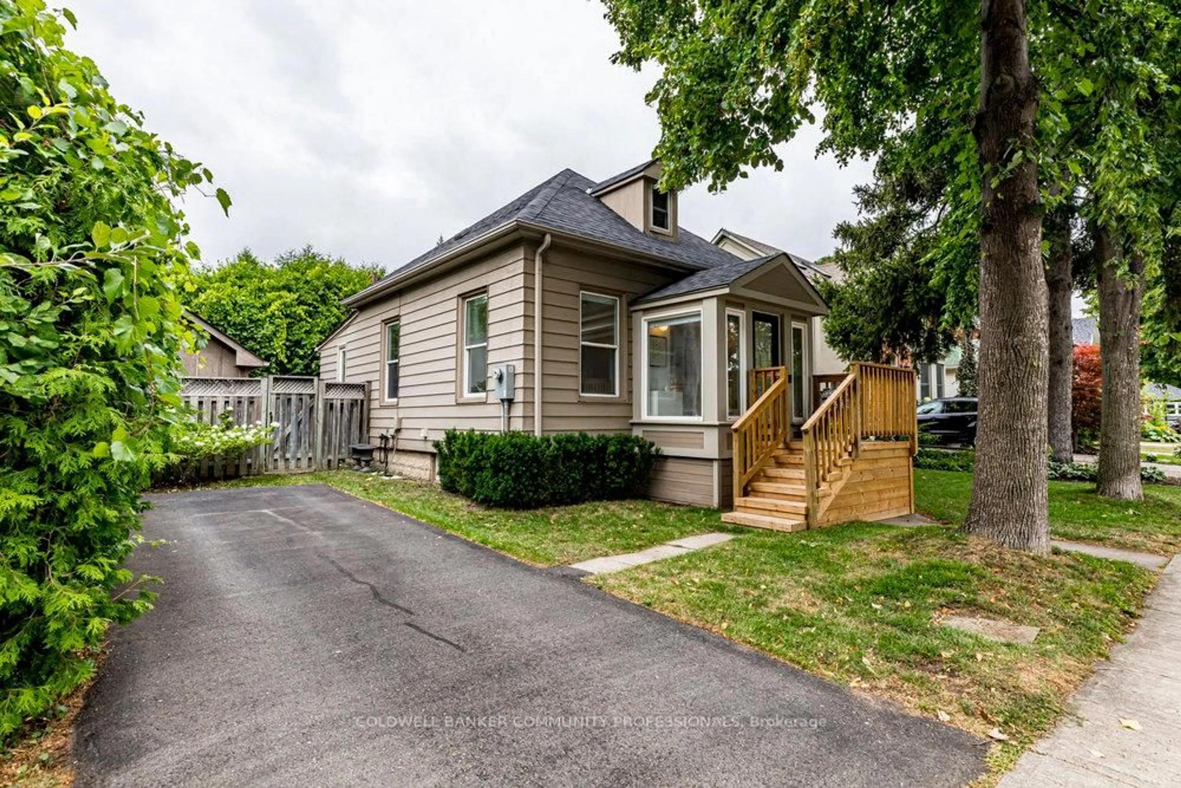 Unknown for 2079 Maria St, Burlington Ontario L7R 1K8