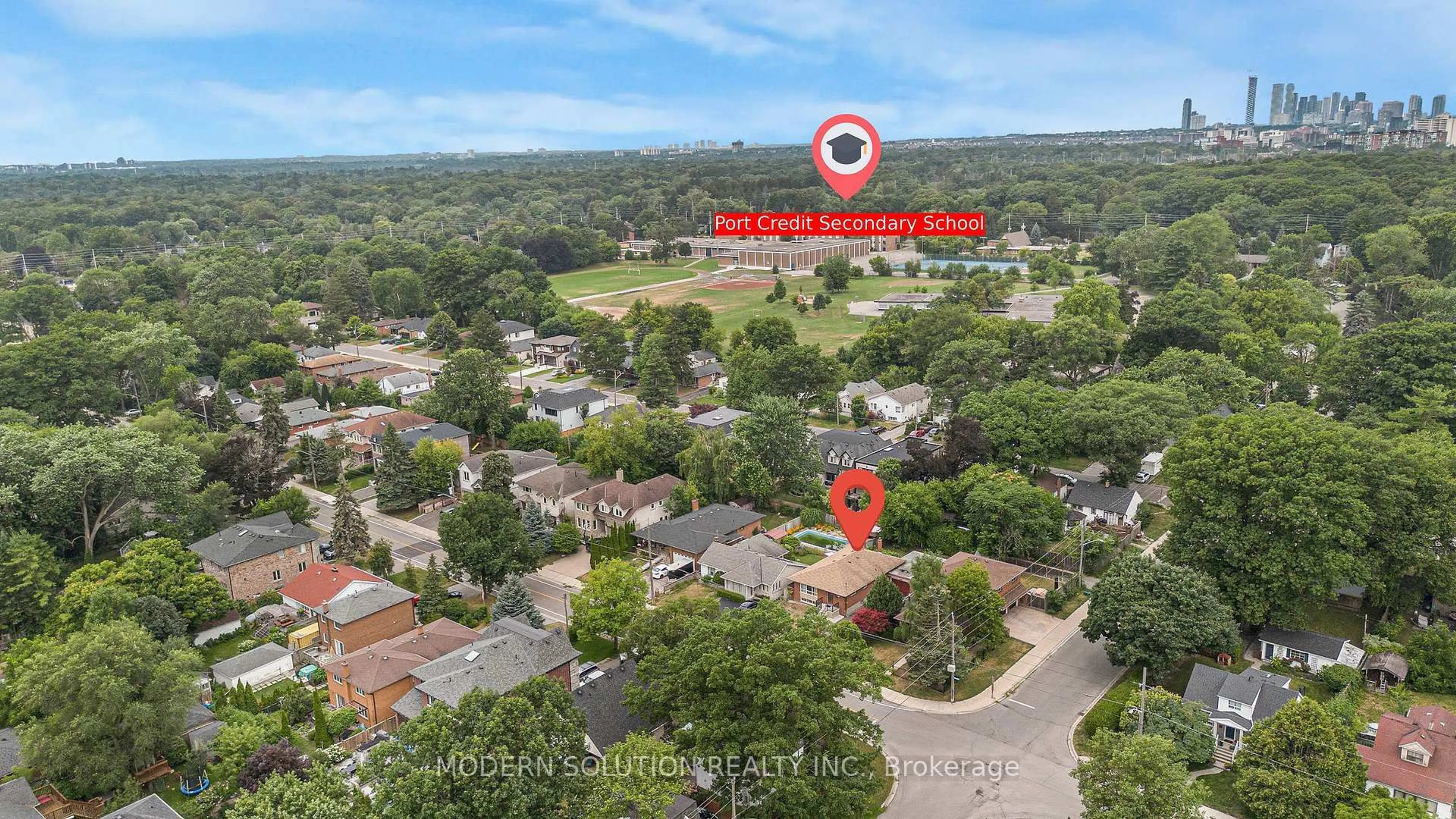 A pic from outside/outdoor area/front of a property/back of a property/a pic from drone, unknown for 177 Eaglewood Blvd, Mississauga Ontario L5G 1V8