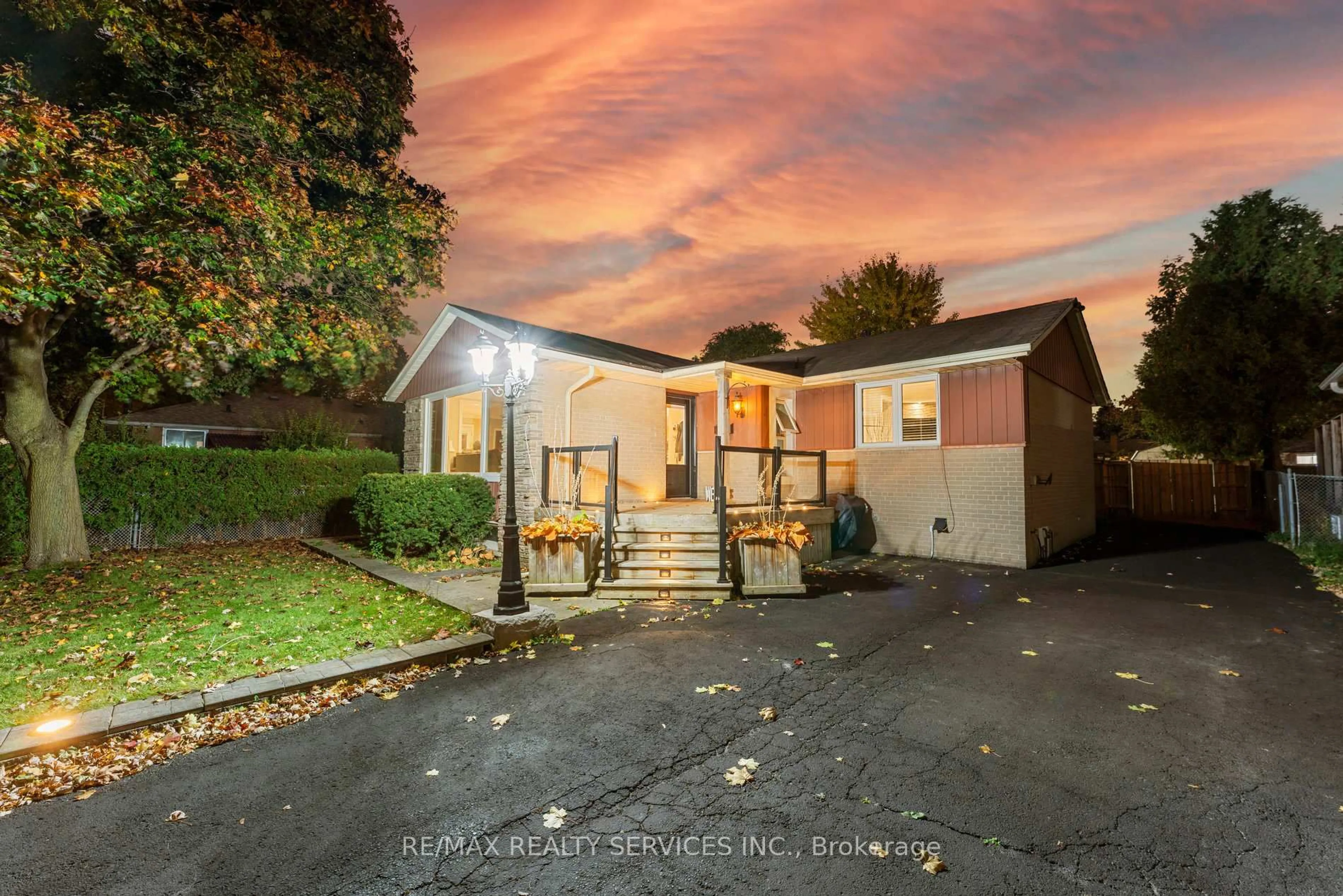 A pic from outside/outdoor area/front of a property/back of a property/a pic from drone, street for 3 Coniston Ave, Brampton Ontario L6X 2H3