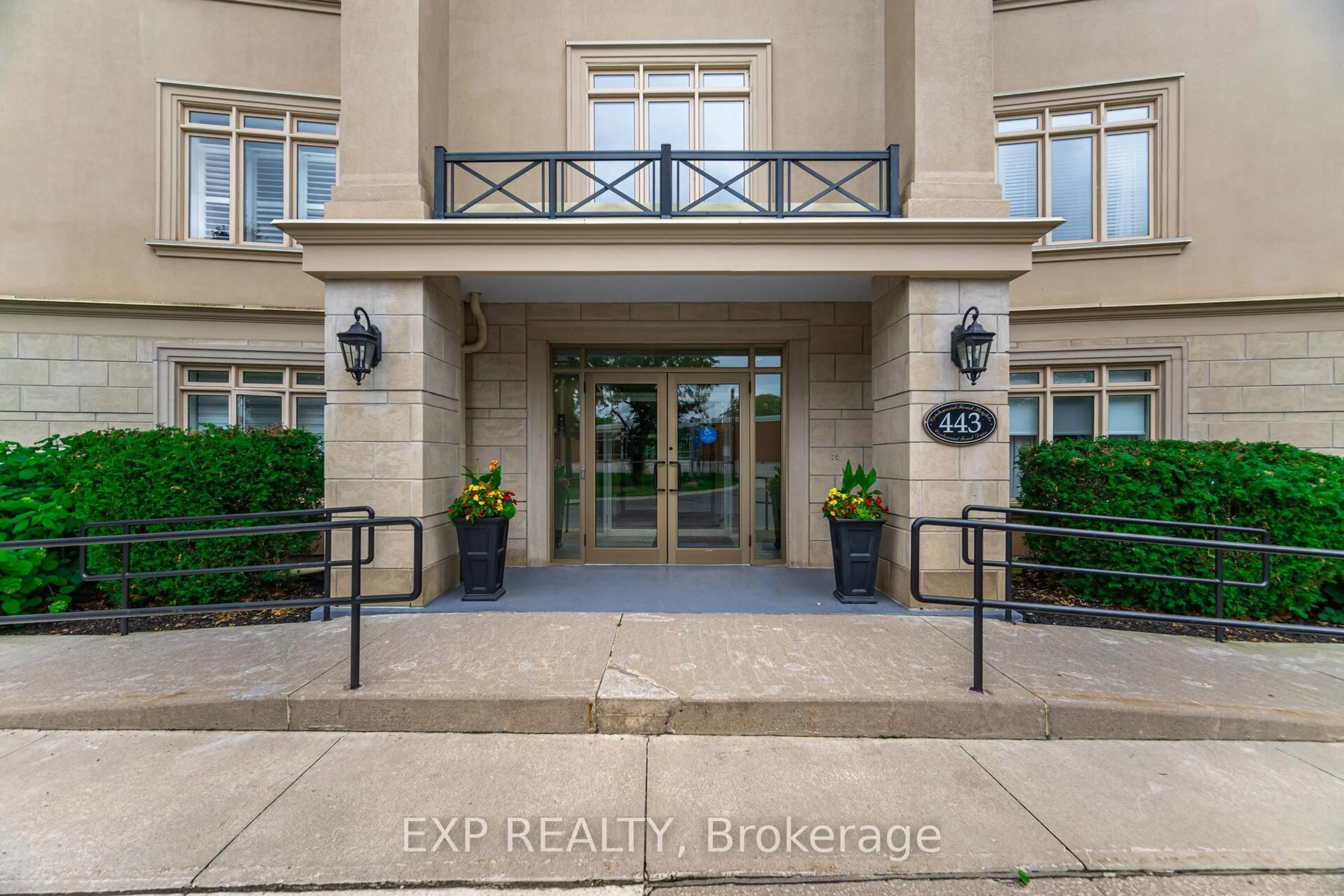 Indoor entryway for 443 Centennial Forest Dr #408, Milton Ontario L9T 6A1