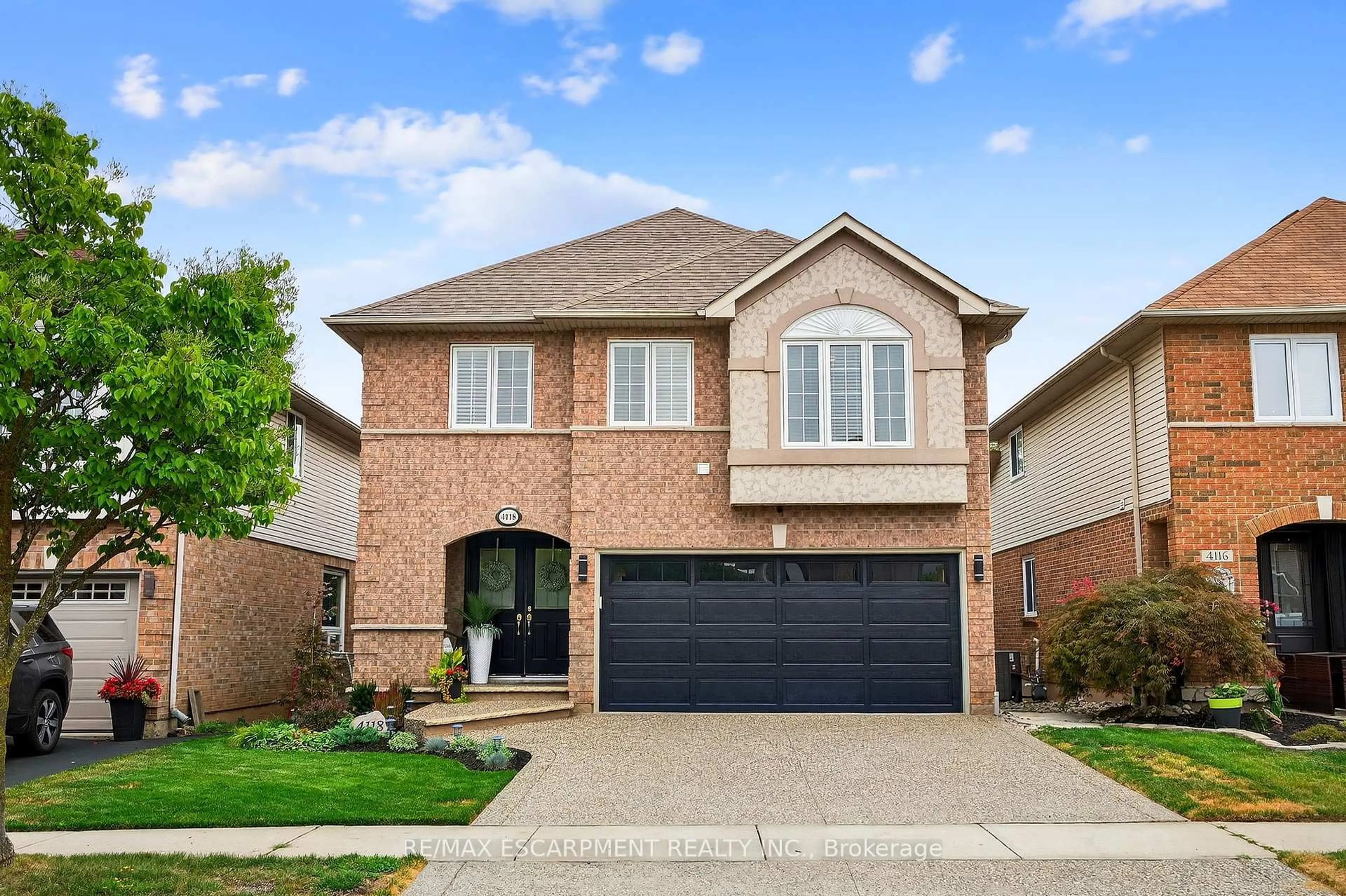 Home with brick exterior material, street for 4118 Pincay Oaks Lane, Burlington Ontario L7M 4L6