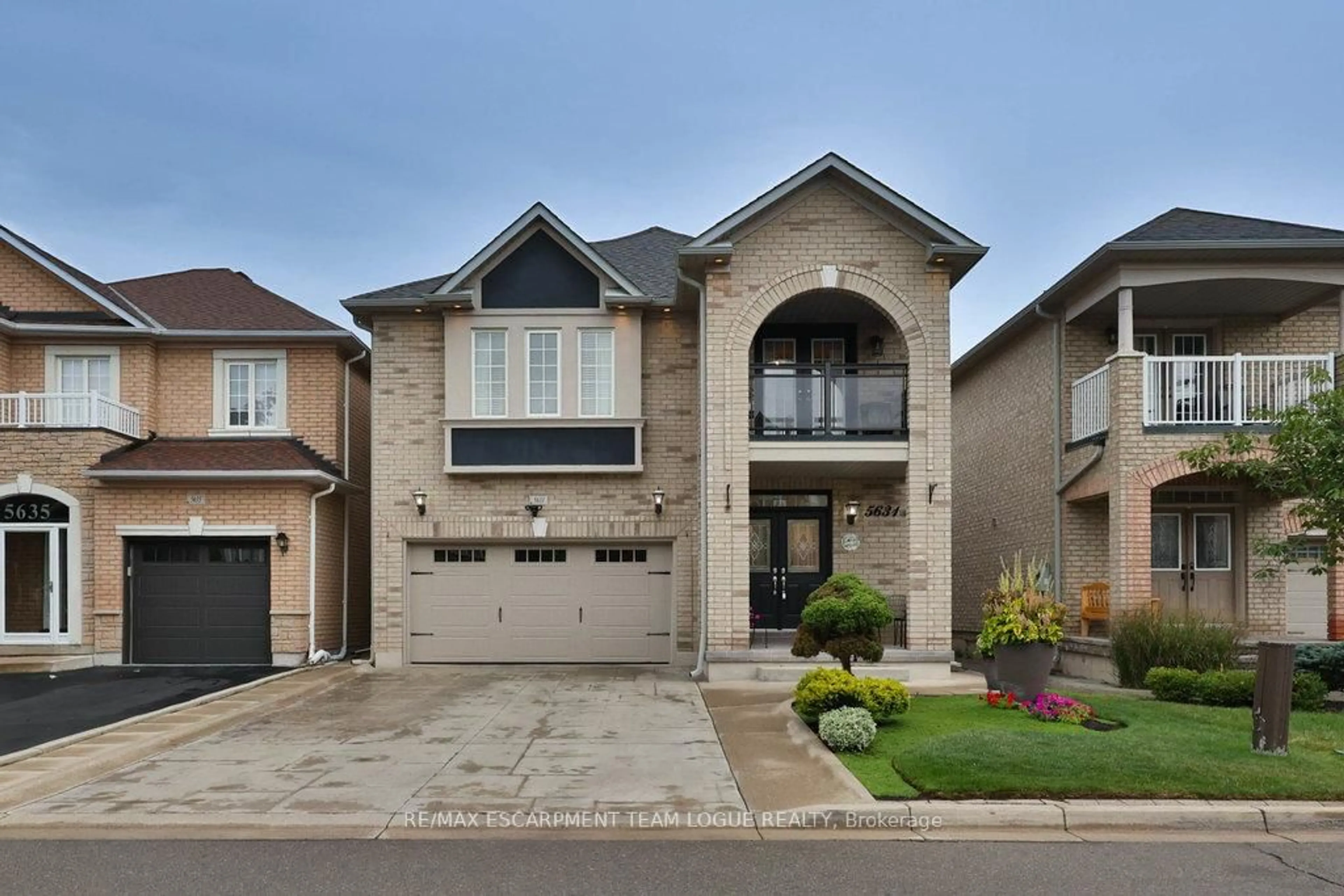 Home with brick exterior material, street for 5631 Kellandy Ru, Mississauga Ontario L5M 7A8