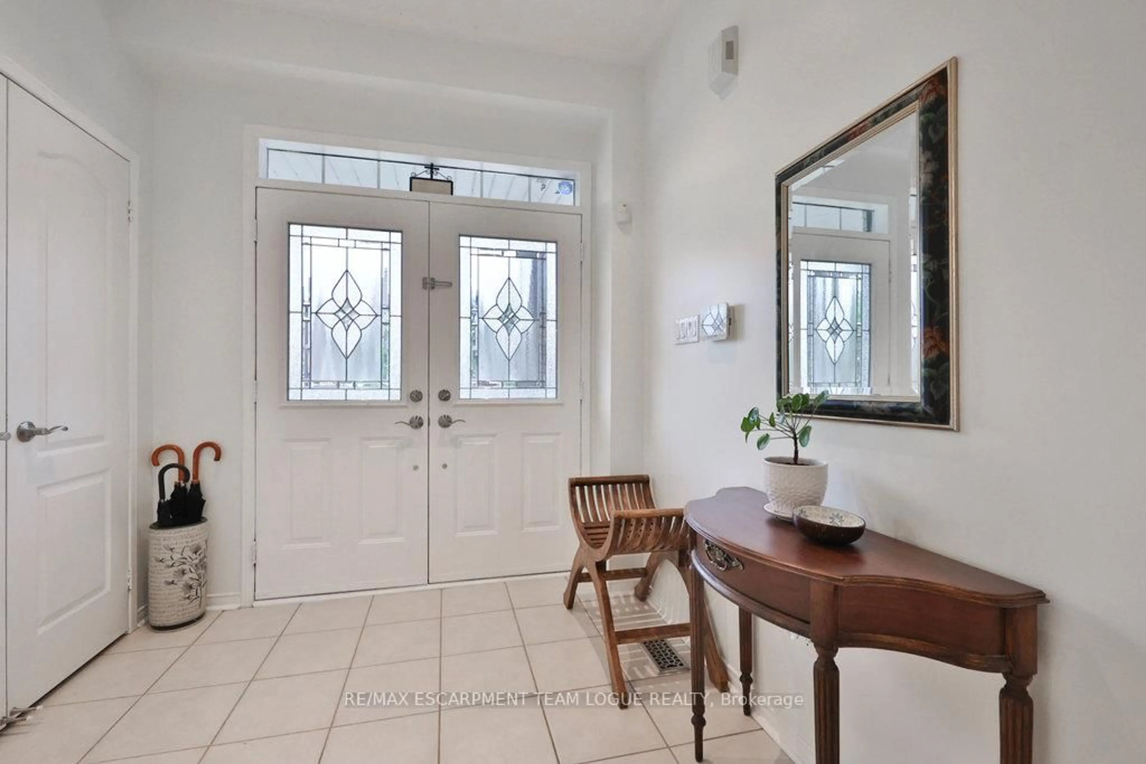 Indoor entryway for 5631 Kellandy Ru, Mississauga Ontario L5M 7A8
