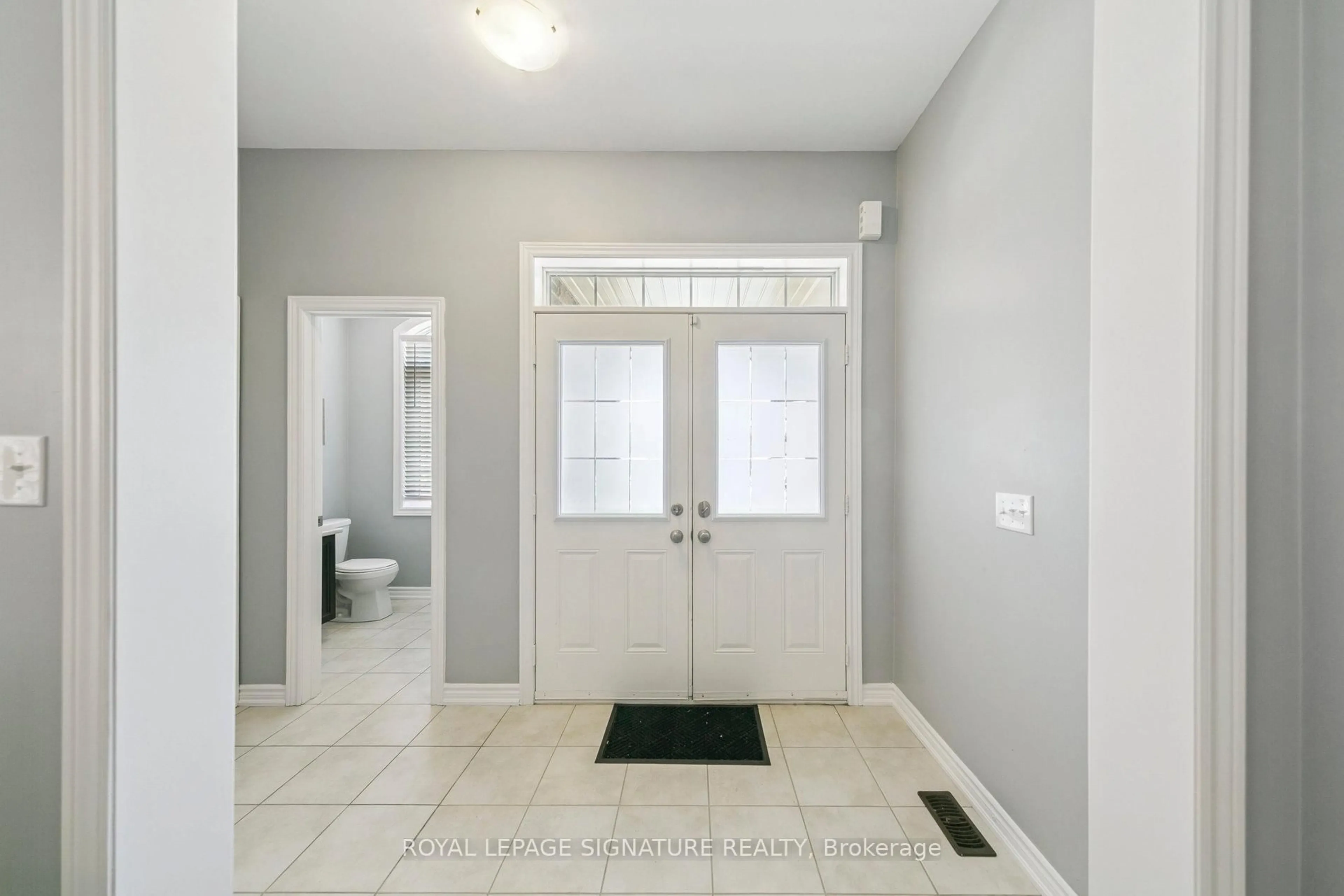 Indoor entryway for 1466 Chretien St, Milton Ontario L9E 1J1