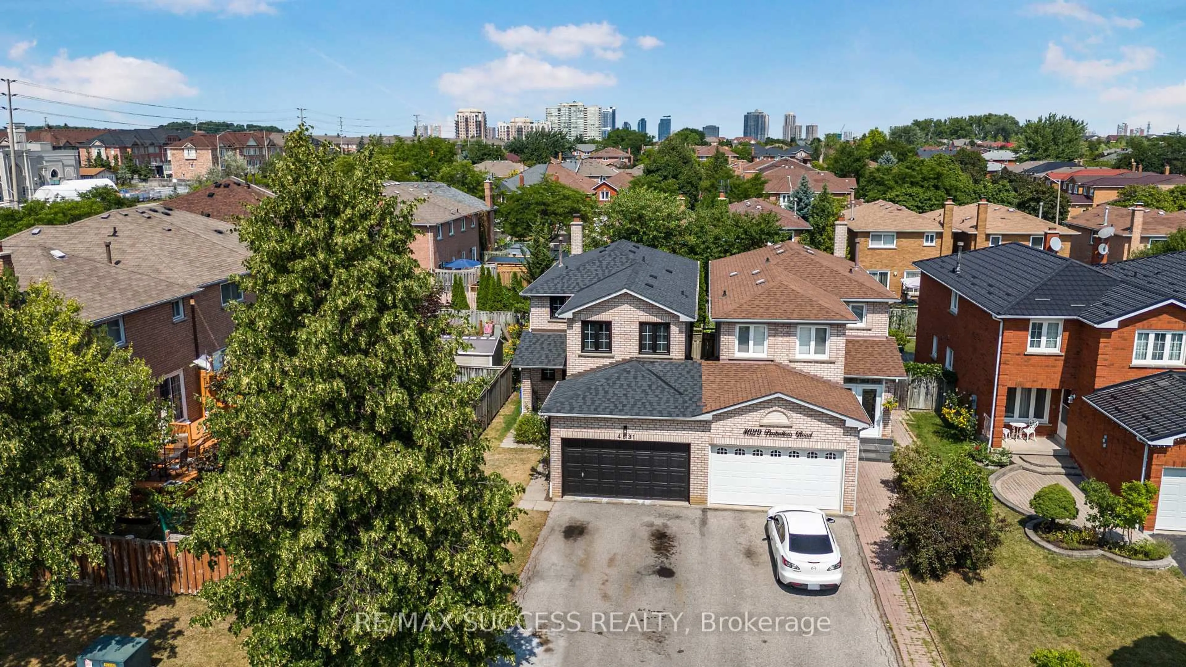 A pic from outside/outdoor area/front of a property/back of a property/a pic from drone, street for 4631 Penhallow Rd, Mississauga Ontario L5V 1E8
