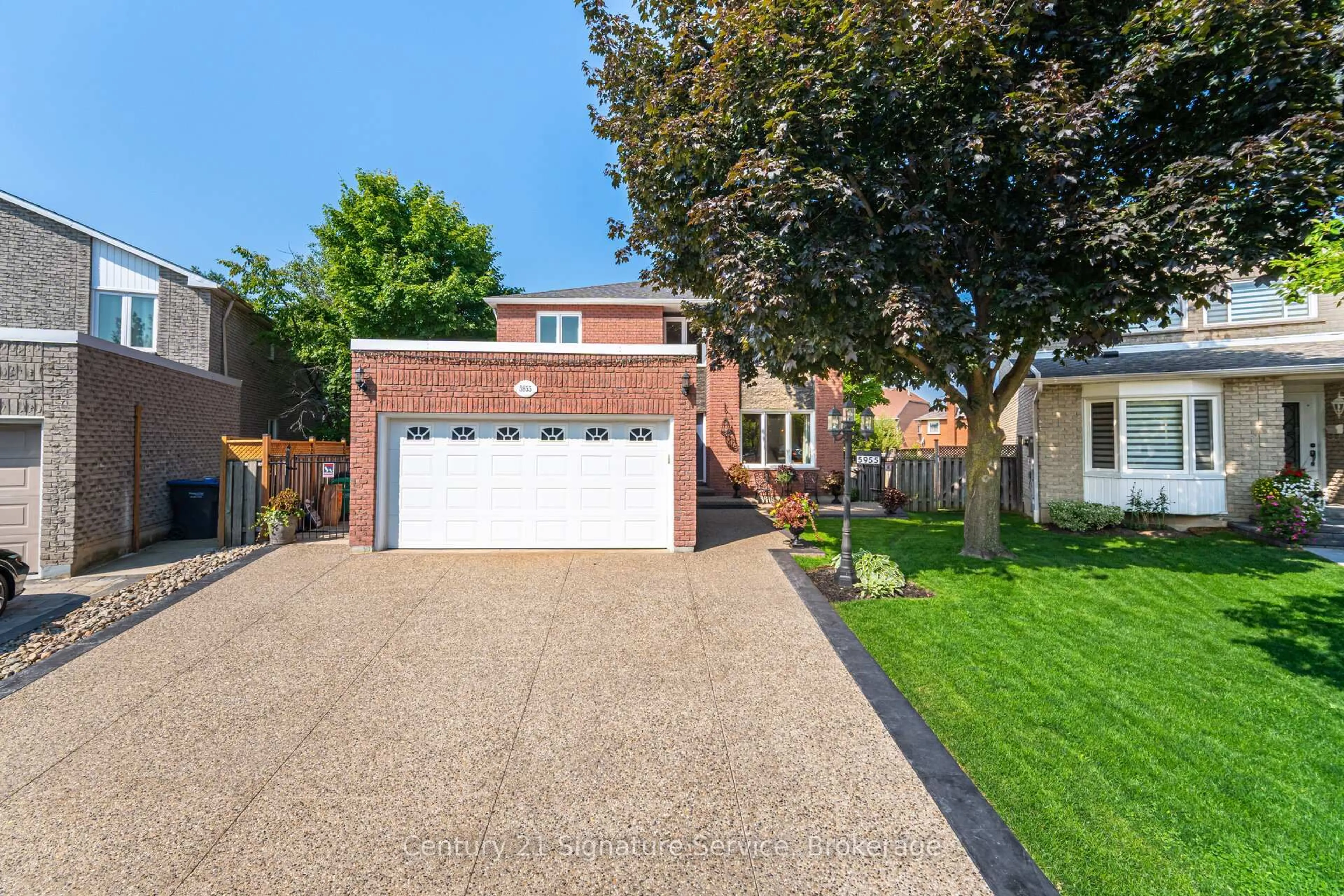 Home with brick exterior material, street for 5955 Ladyburn Cres, Mississauga Ontario L5M 4V7
