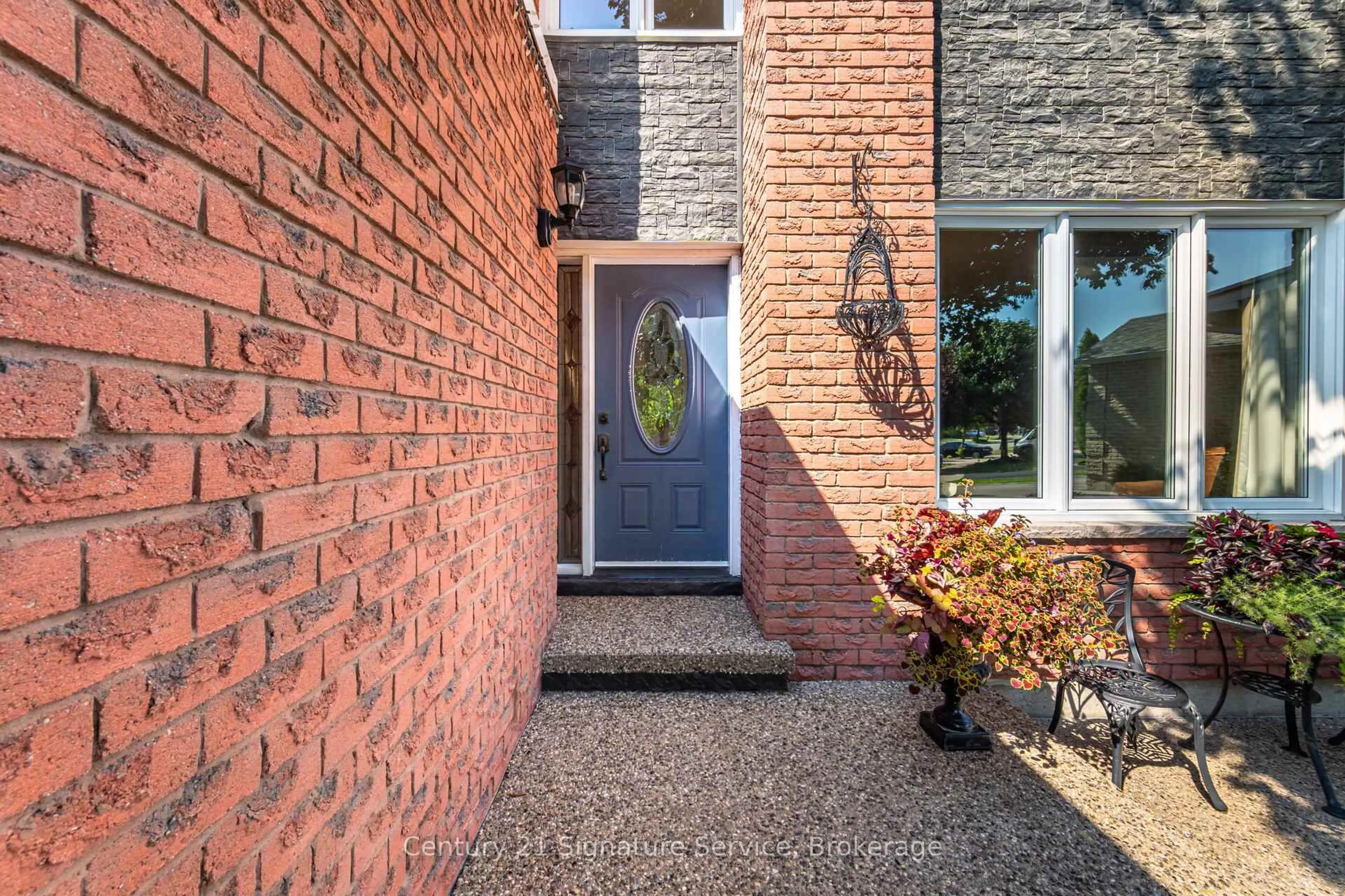 Home with brick exterior material, street for 5955 Ladyburn Cres, Mississauga Ontario L5M 4V7
